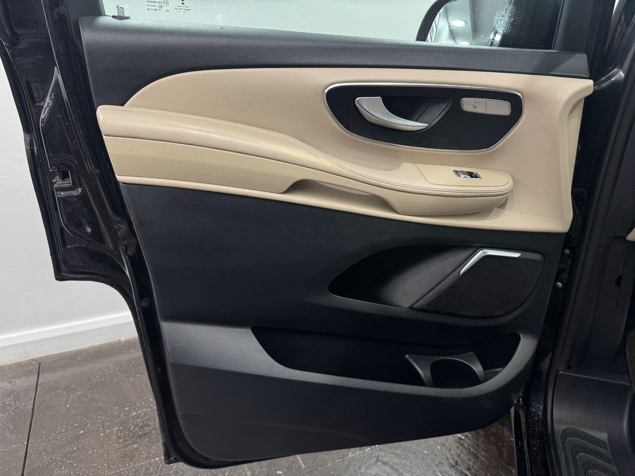 Mercedes-Benz V-Class view 52