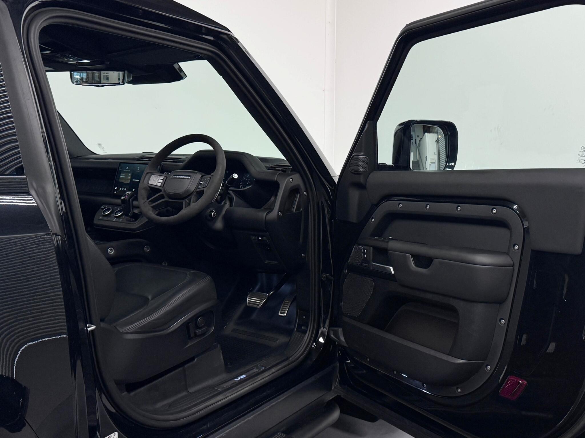 Land Rover Defender view 41