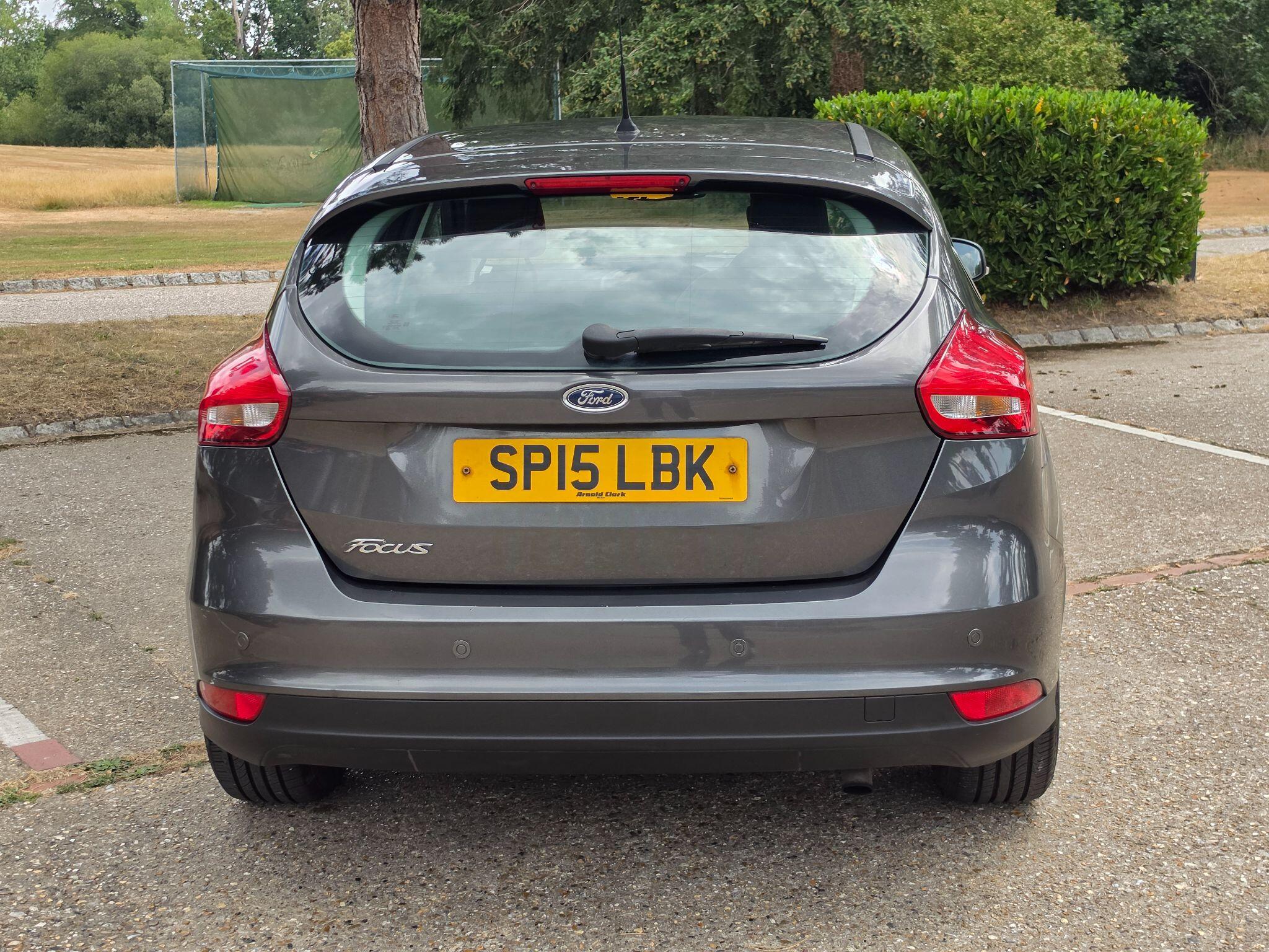 Ford Focus view 17