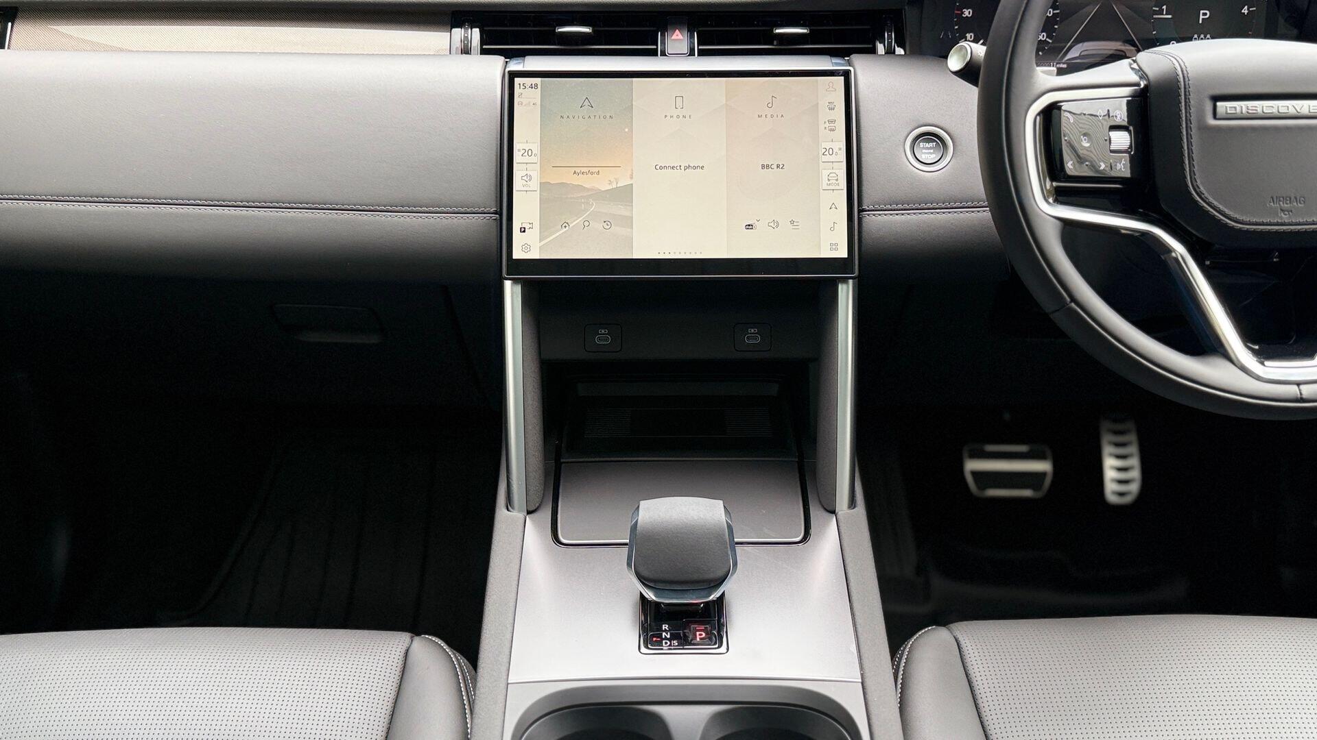 Land Rover Discovery Sport view 15