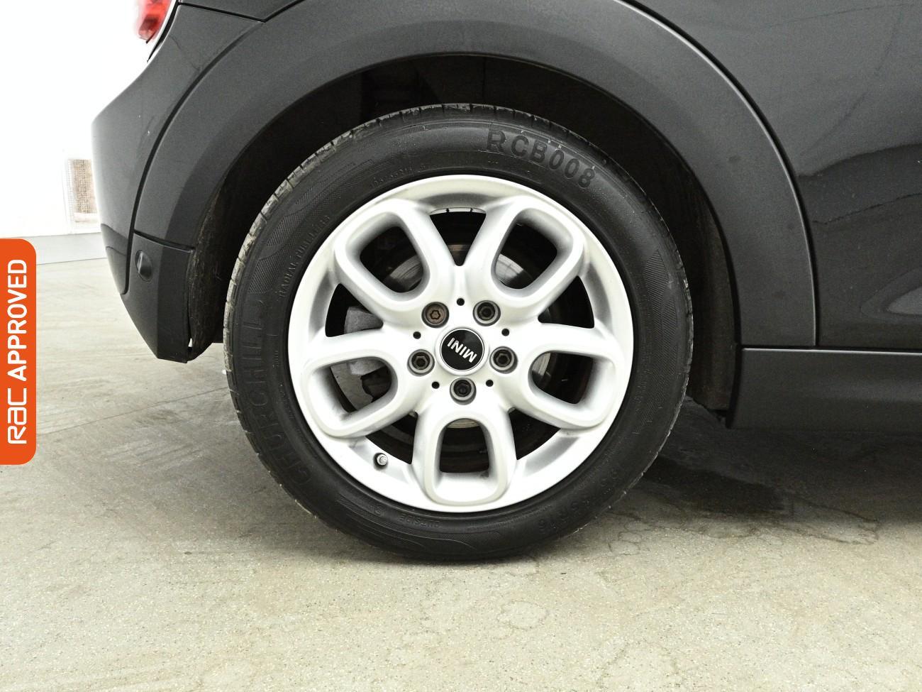 Mini Convertible view 28