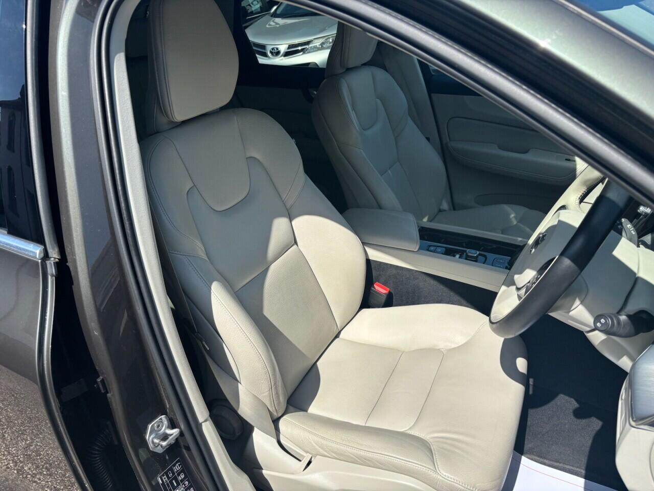 Volvo XC60 view 12