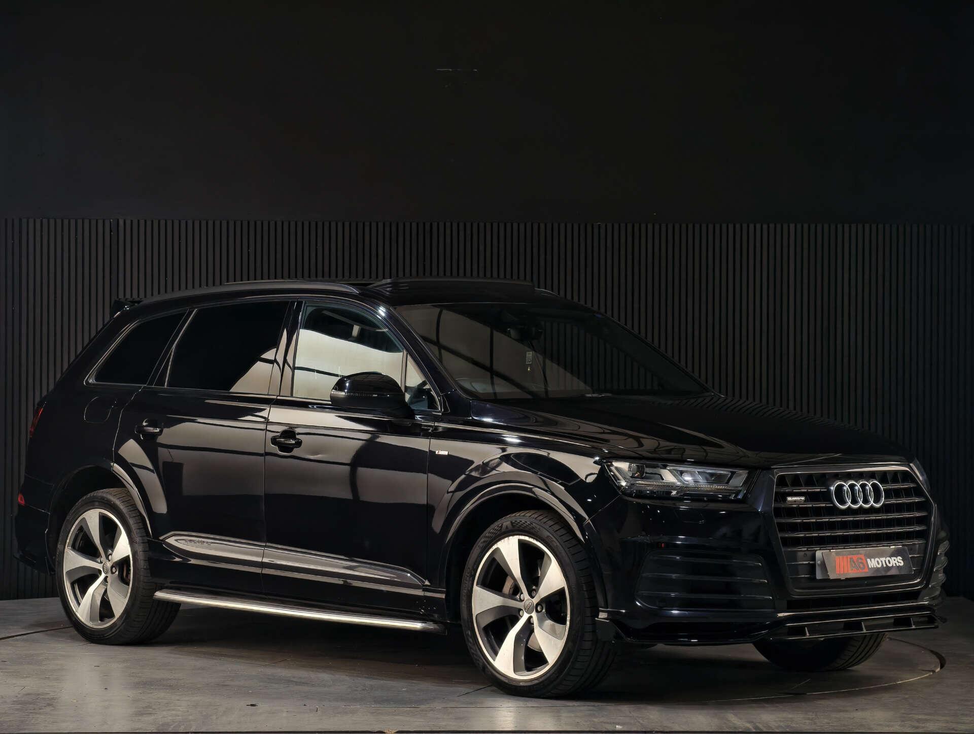 Audi Q7 view 12