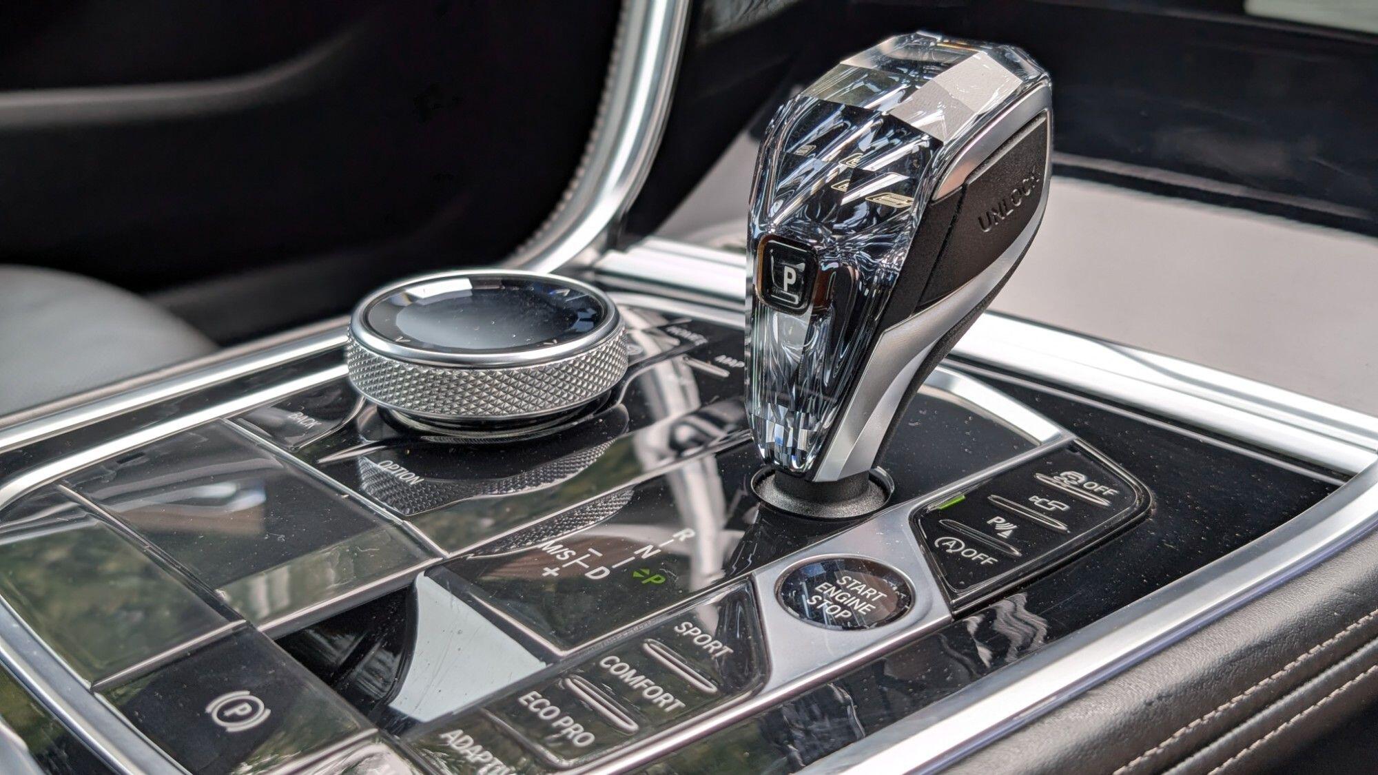 BMW 8 Series view 16