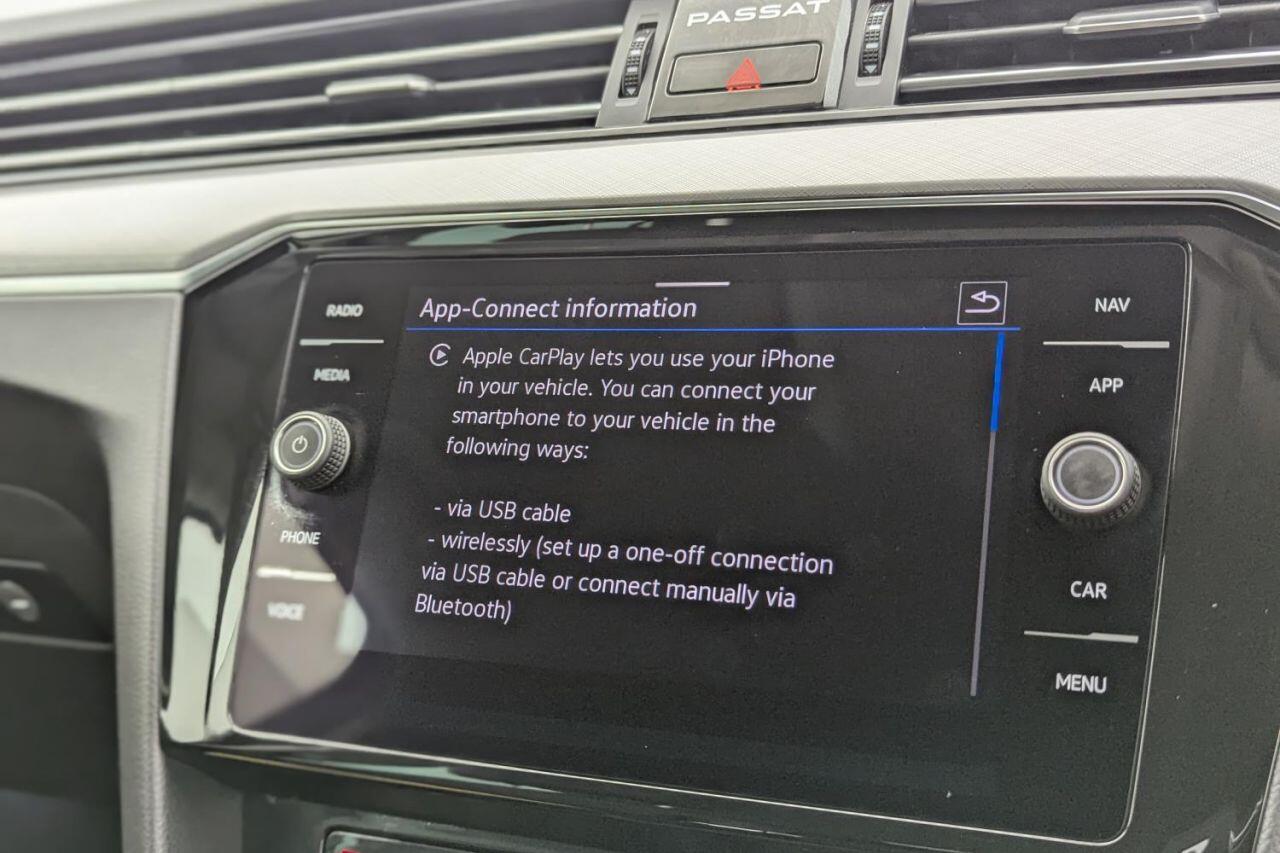 Volkswagen Passat view 24
