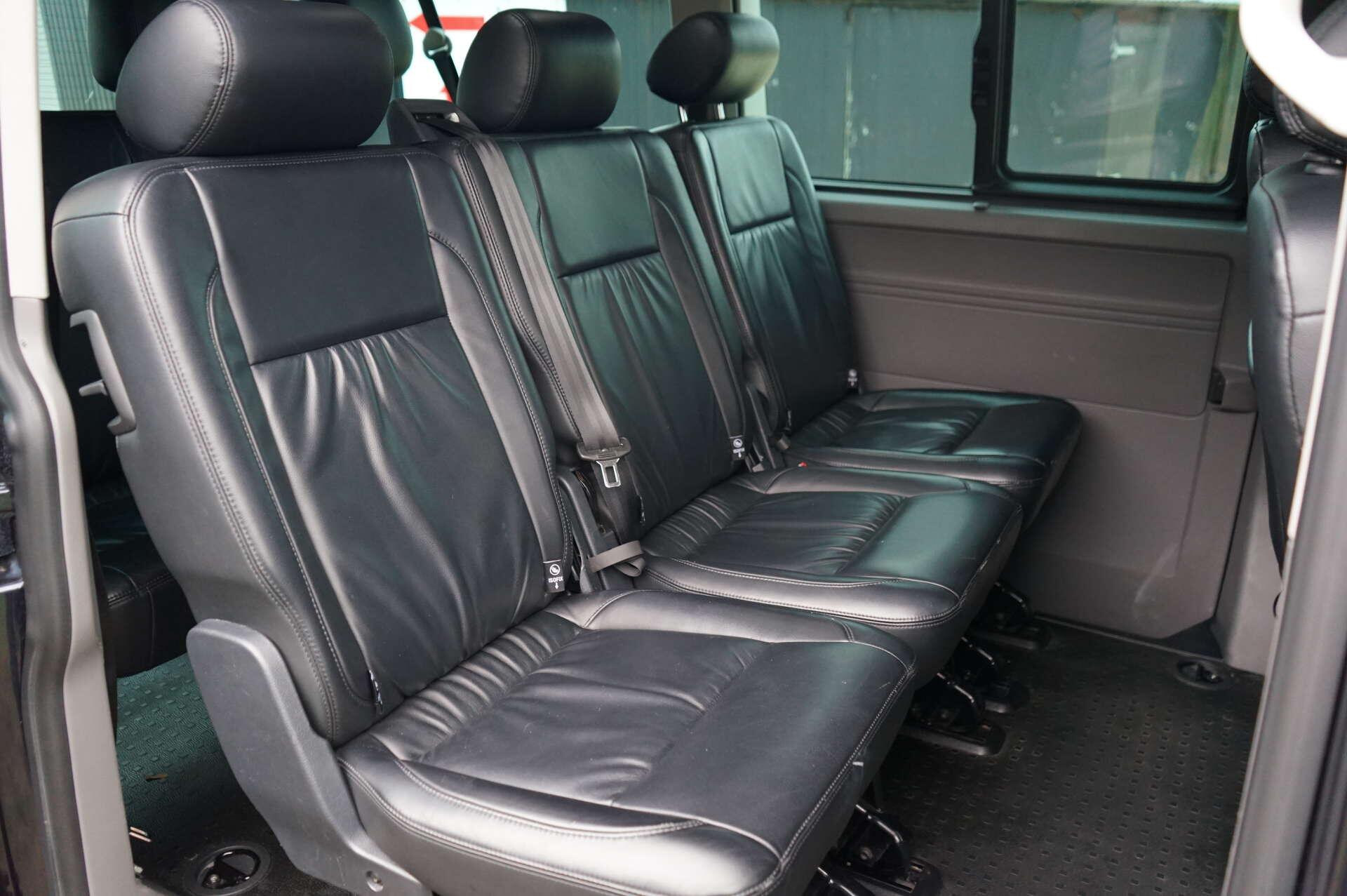 Volkswagen Transporter view 13