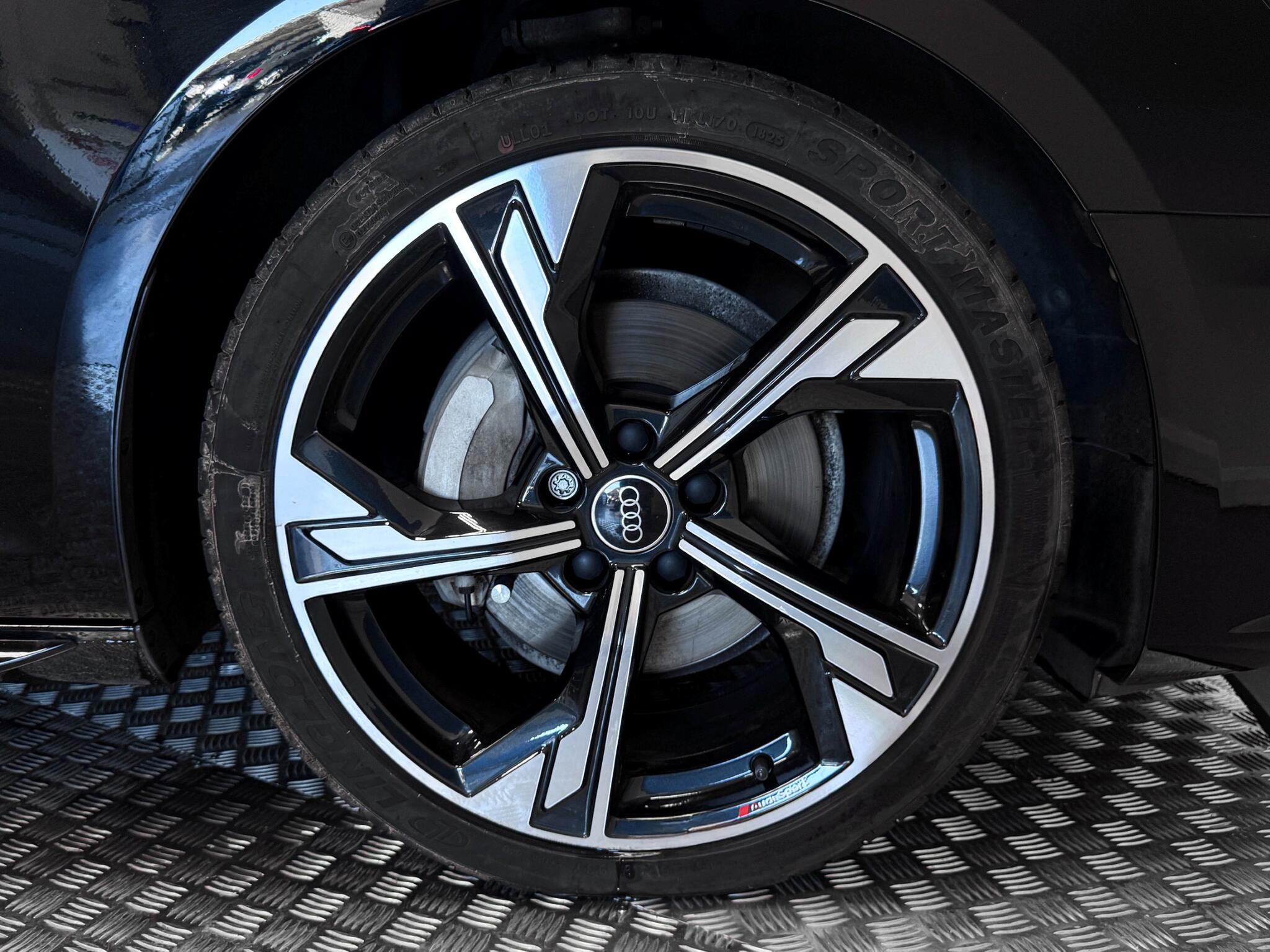 Audi A4 view 59