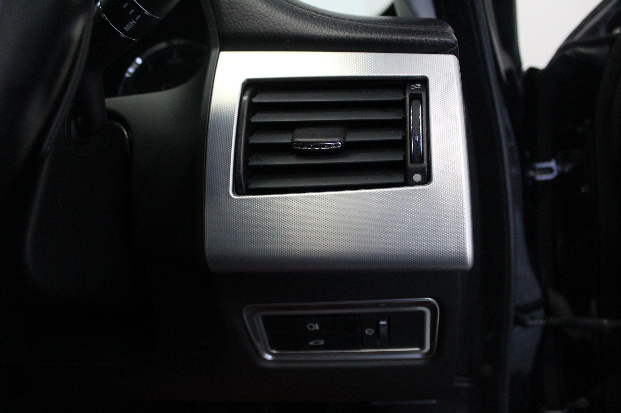 Jaguar XF view 46
