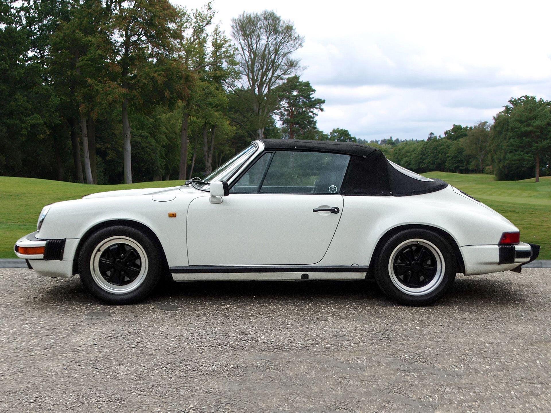 Porsche 911 view 21