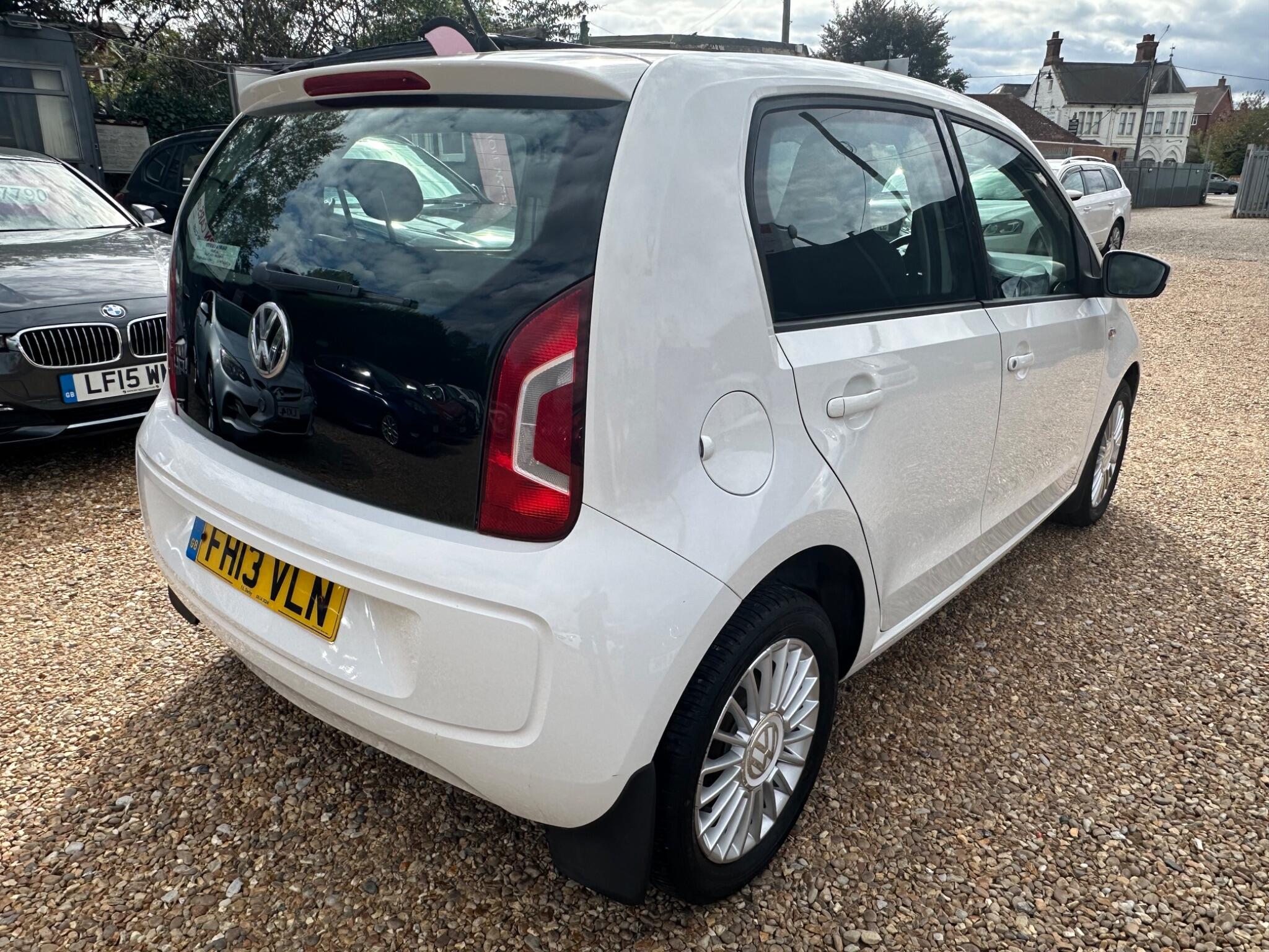 Volkswagen up! view 11