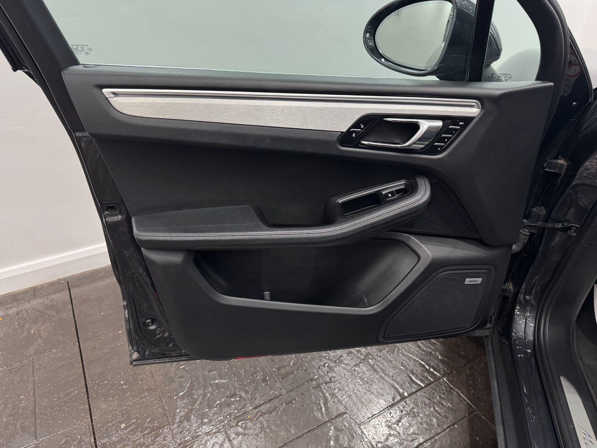 Porsche Macan view 54
