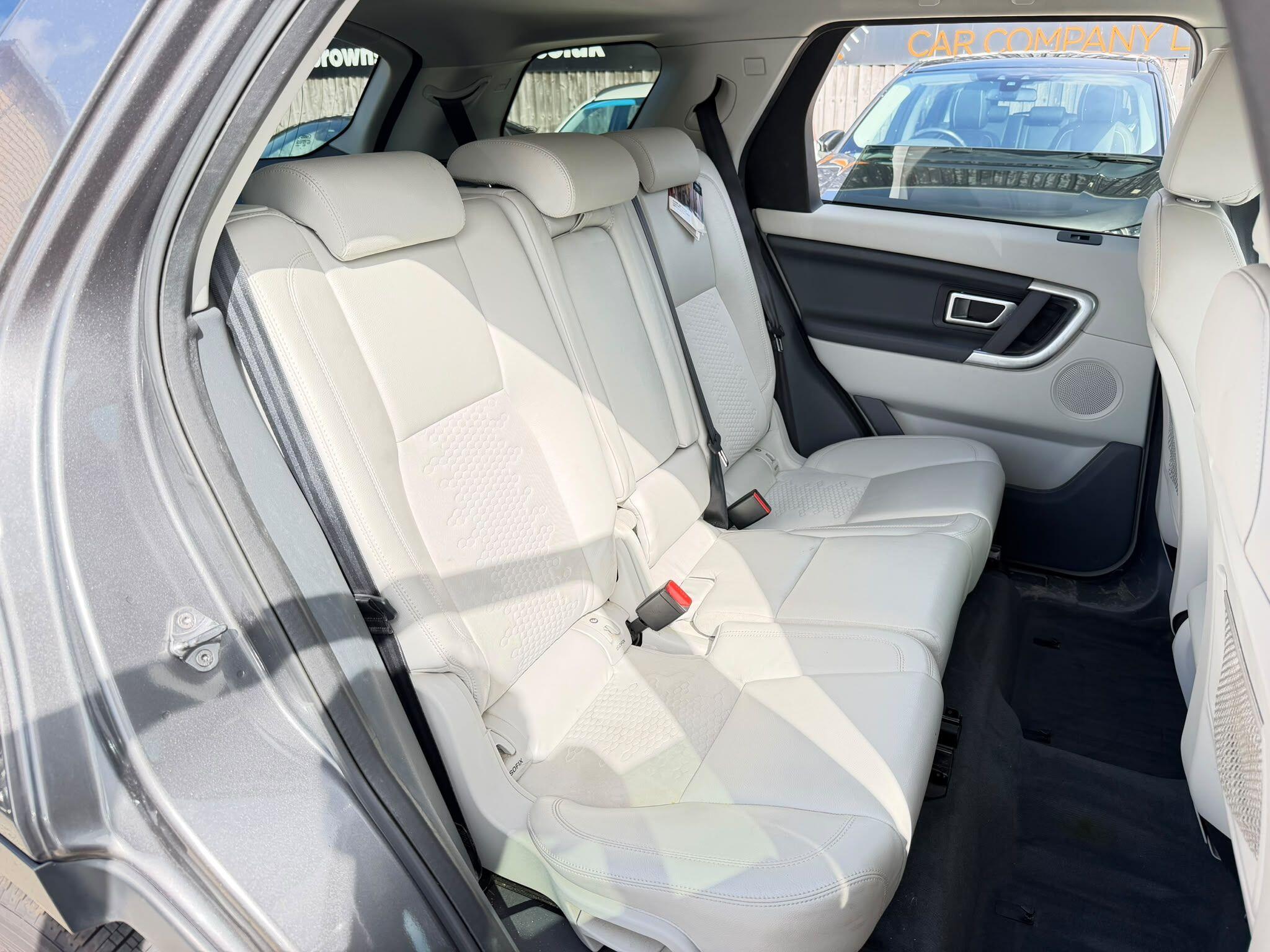 Land Rover Discovery Sport view 15