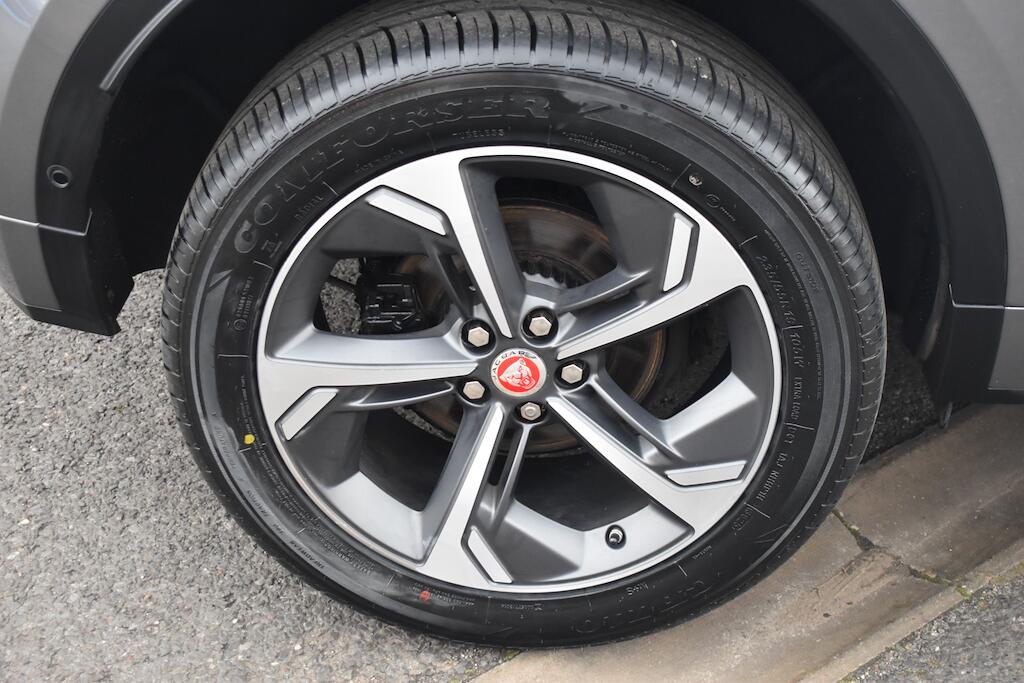 Jaguar E-Pace view 71