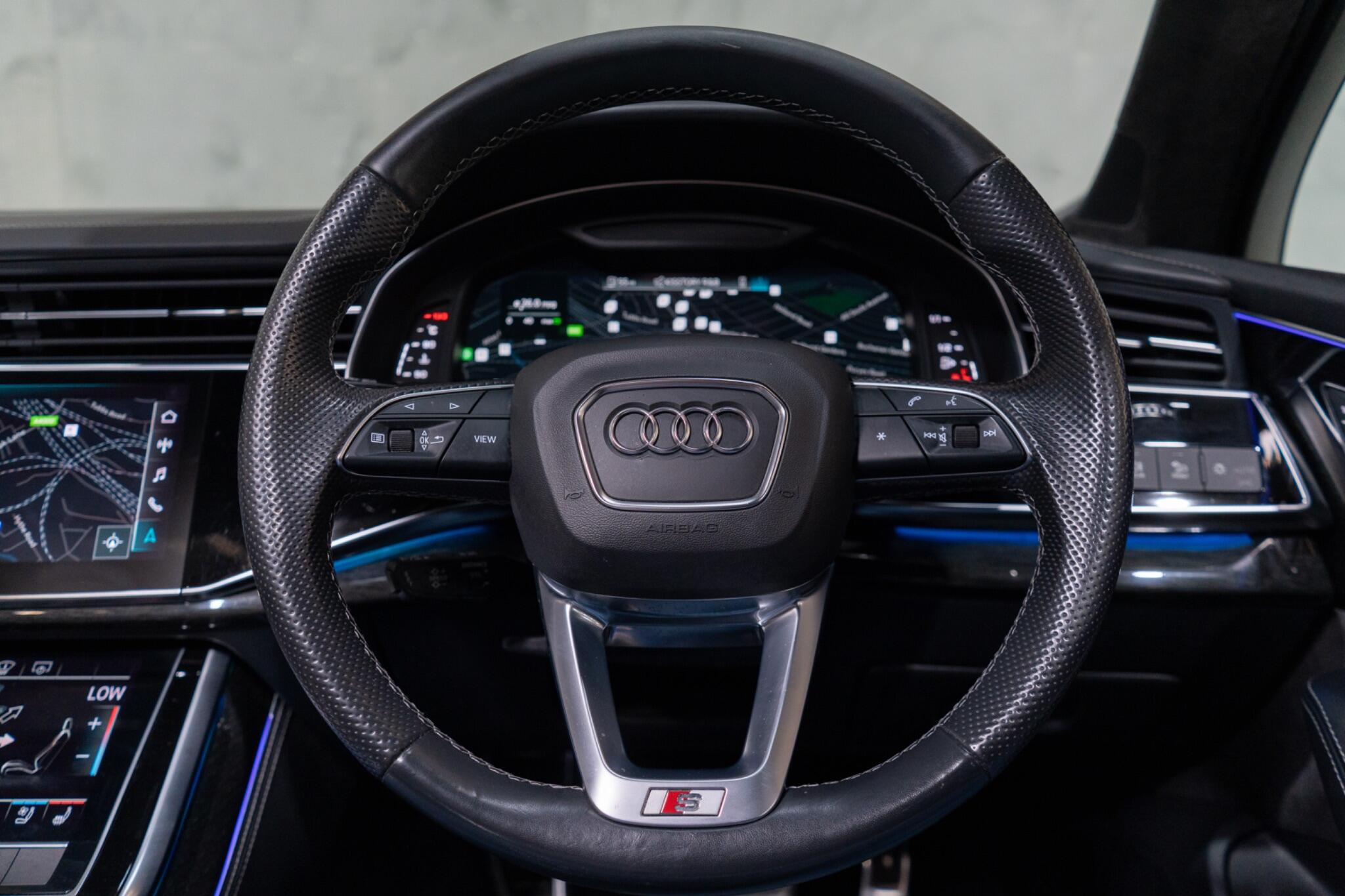 Audi SQ7 view 31