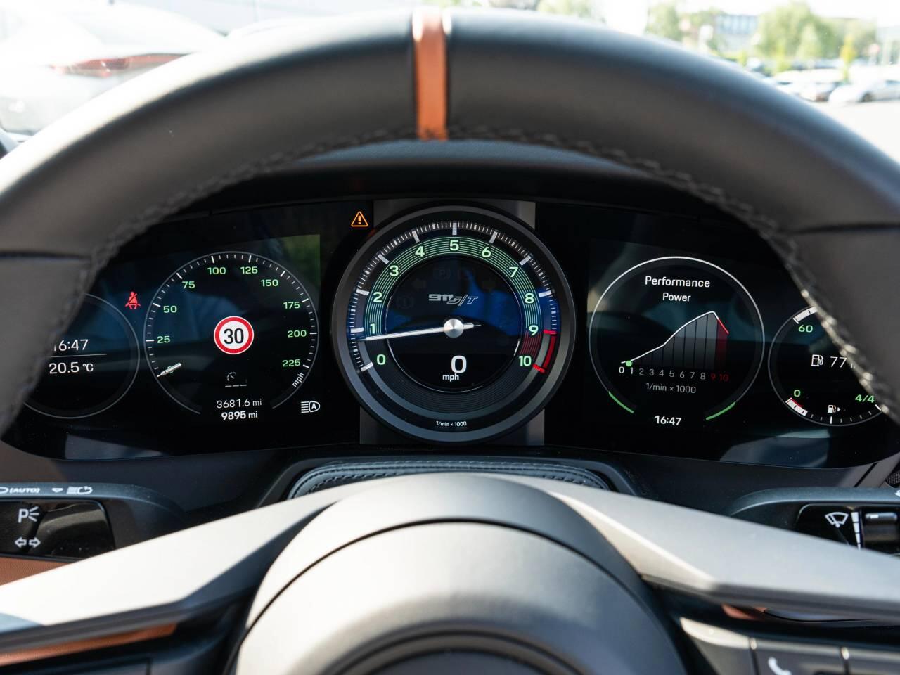 Porsche 911 view 23
