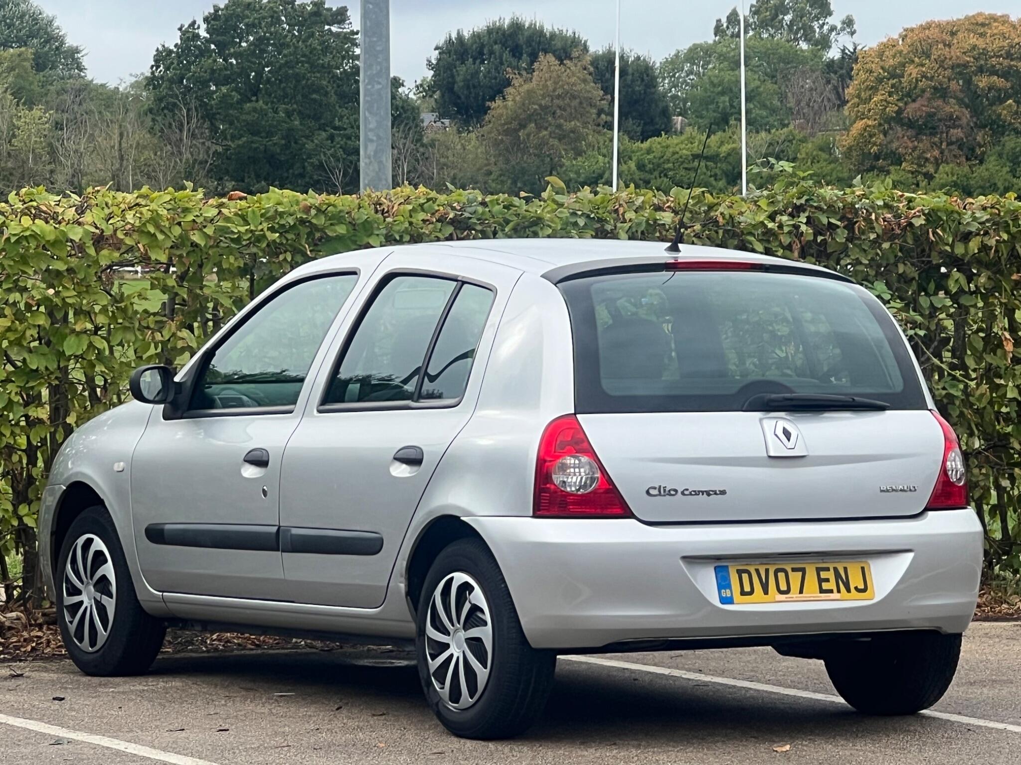 Renault Clio view 9