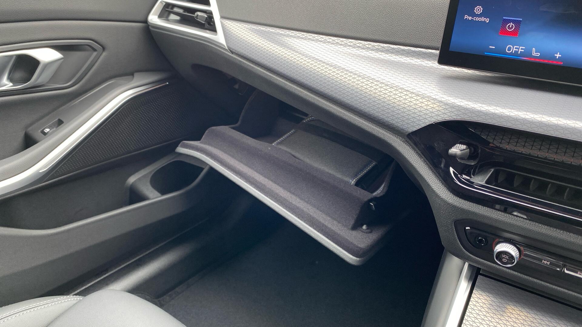 BMW 3 Series view 31