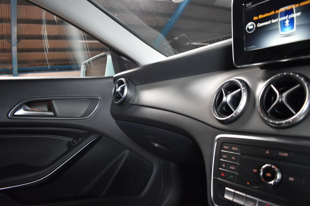 Mercedes-Benz Cla view 26