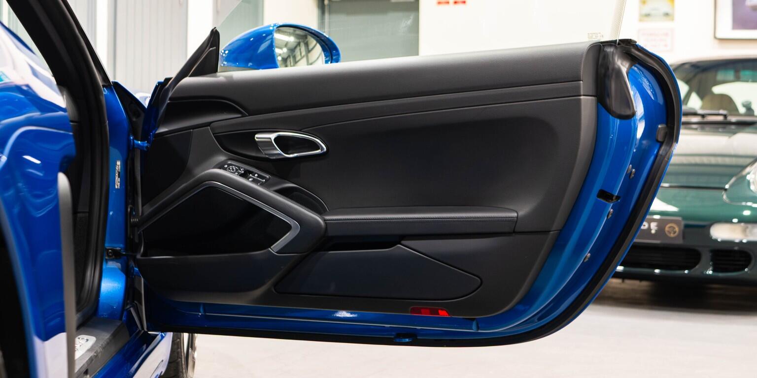 Porsche Cayman view 21