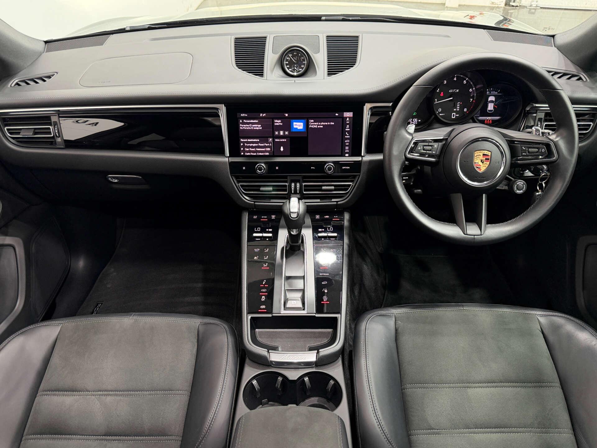 Porsche Macan view 20