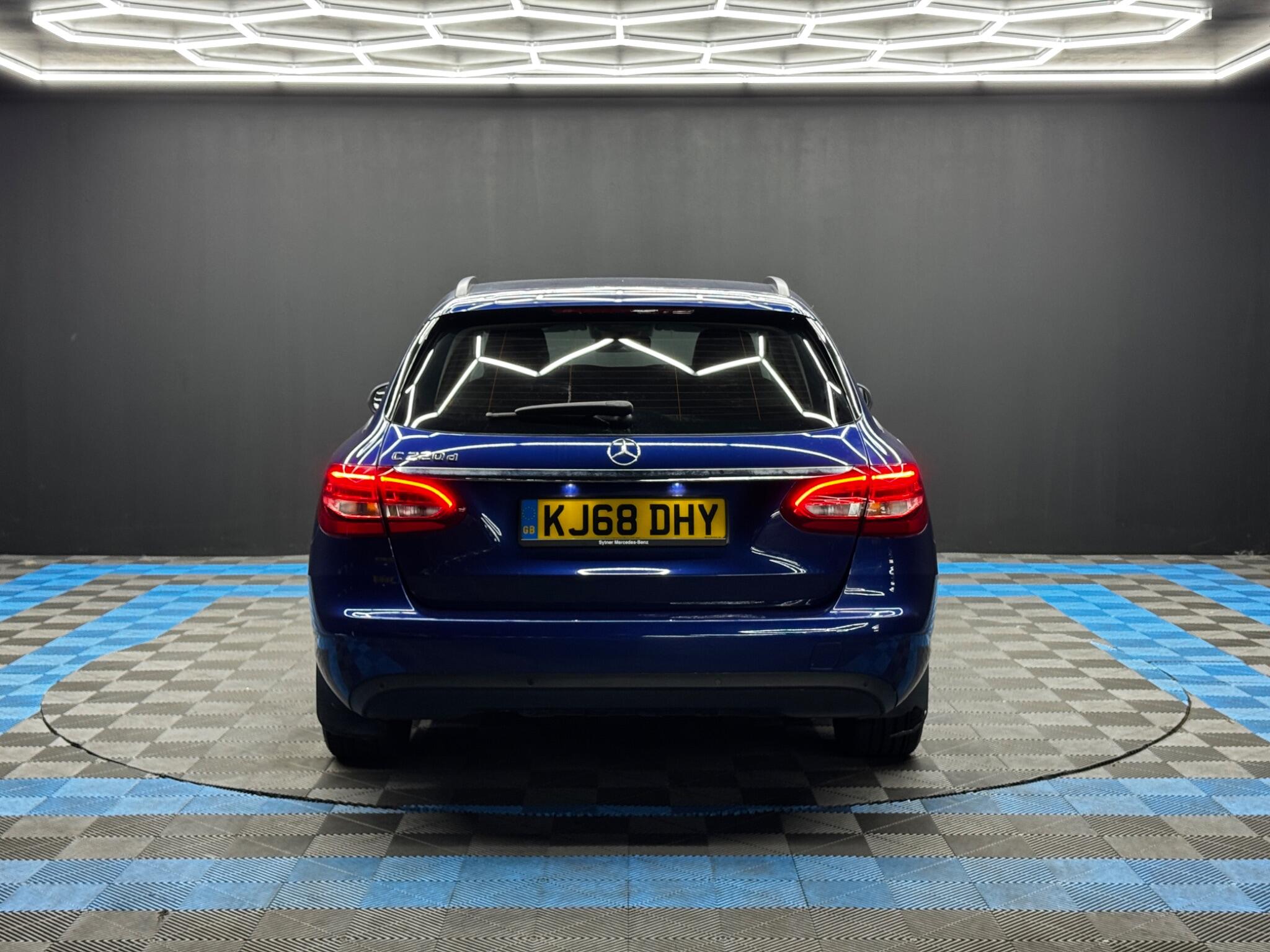 Mercedes-Benz C-Class view 6