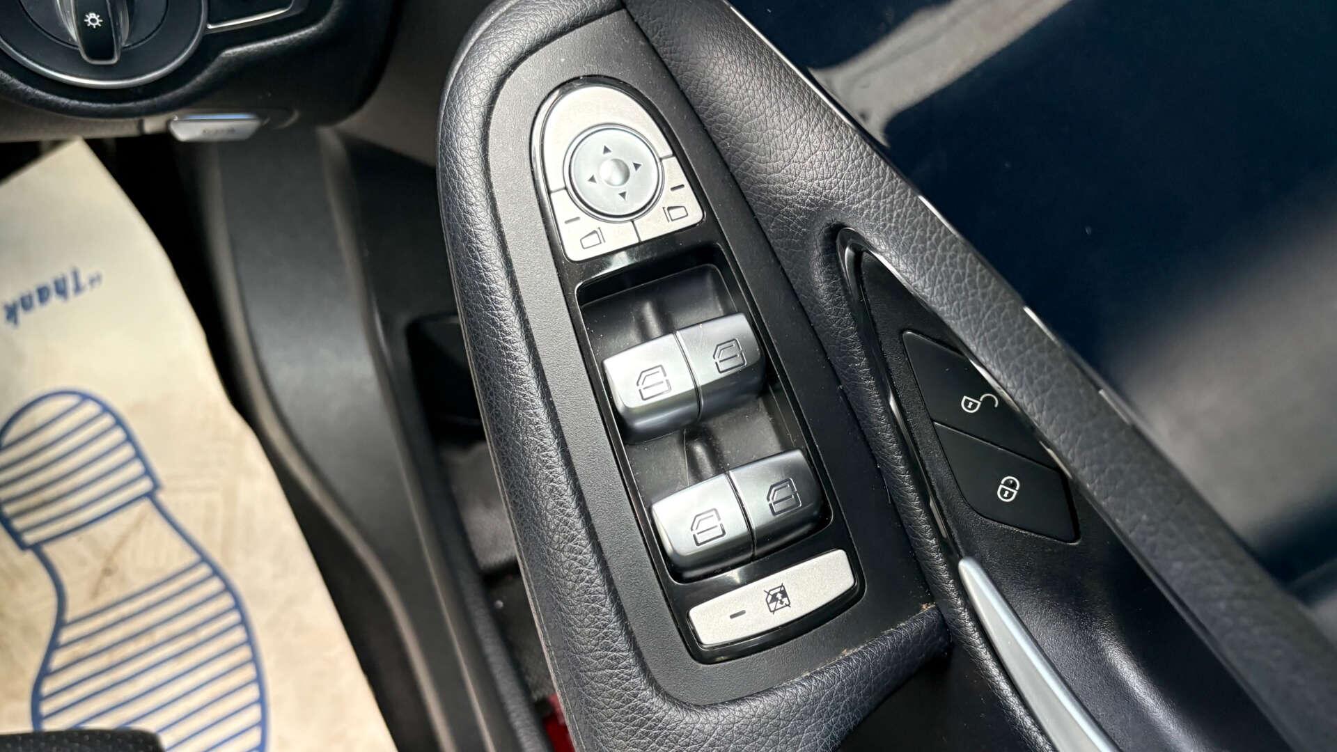 Mercedes-Benz C-Class view 22