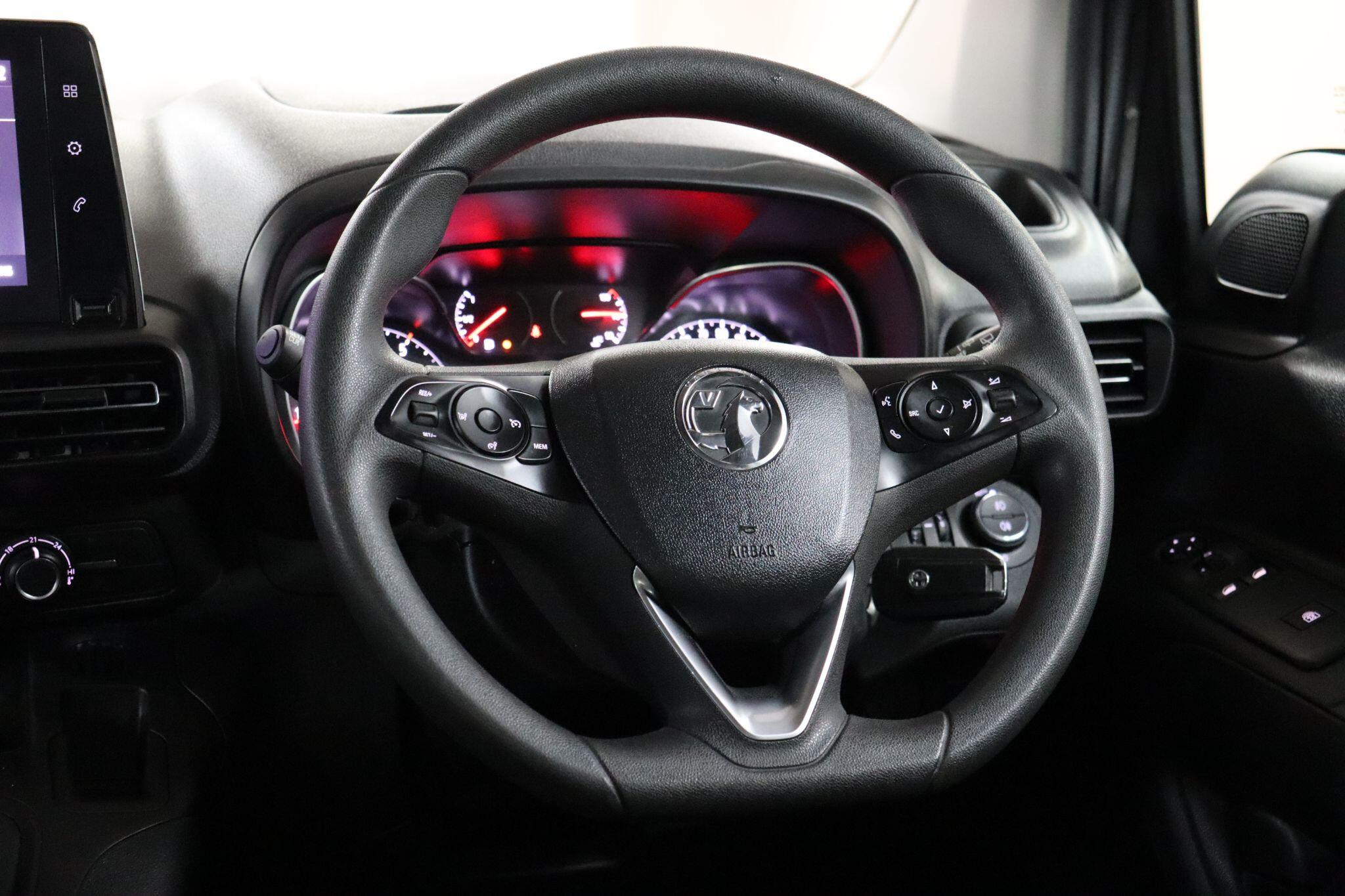 Vauxhall Combo Life view 46