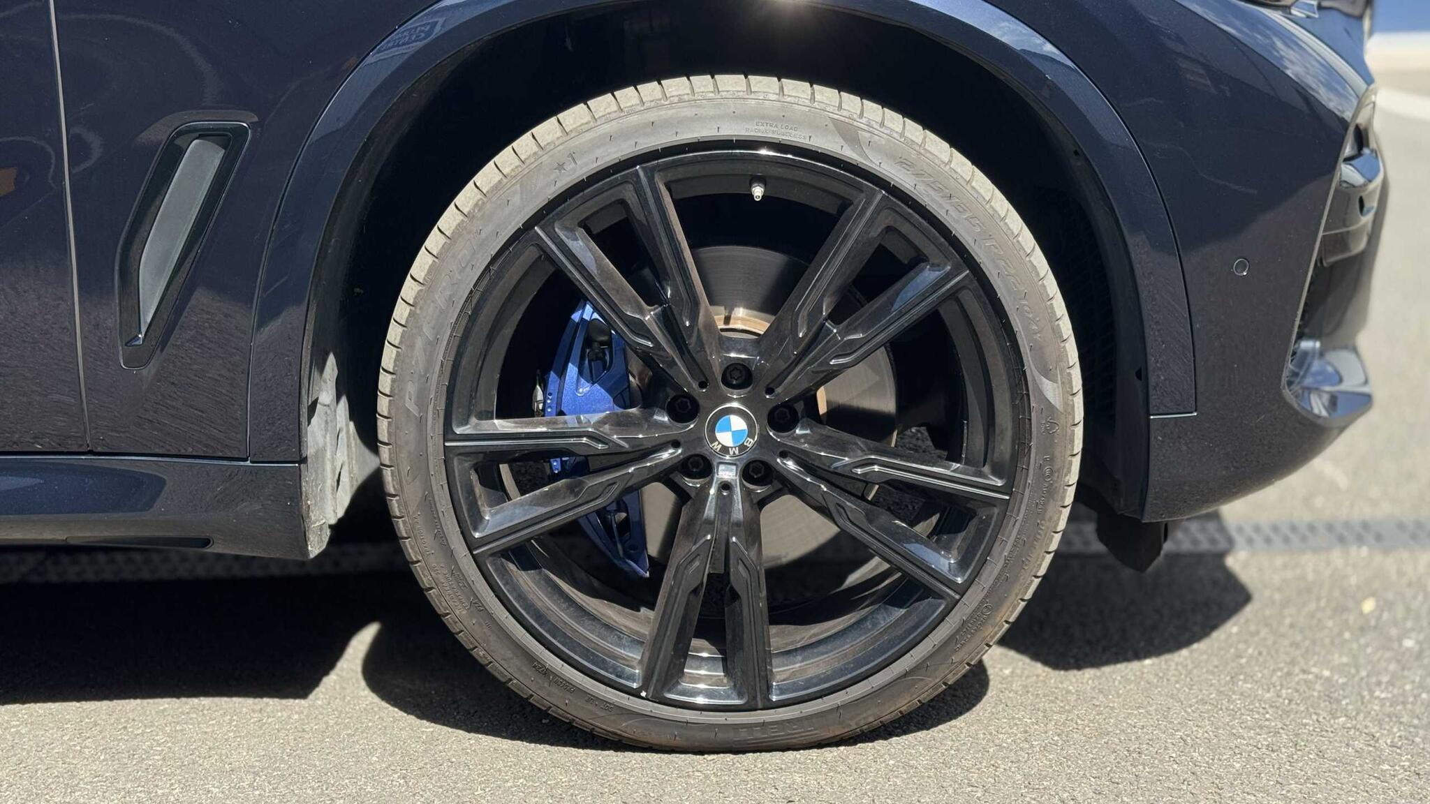 BMW X5 view 4
