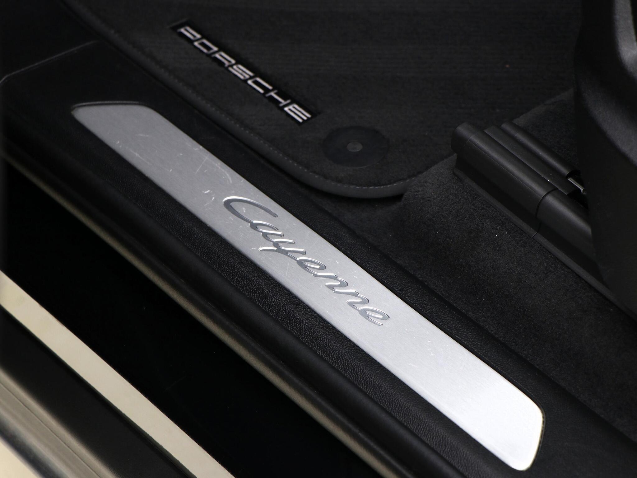 Porsche Cayenne view 34