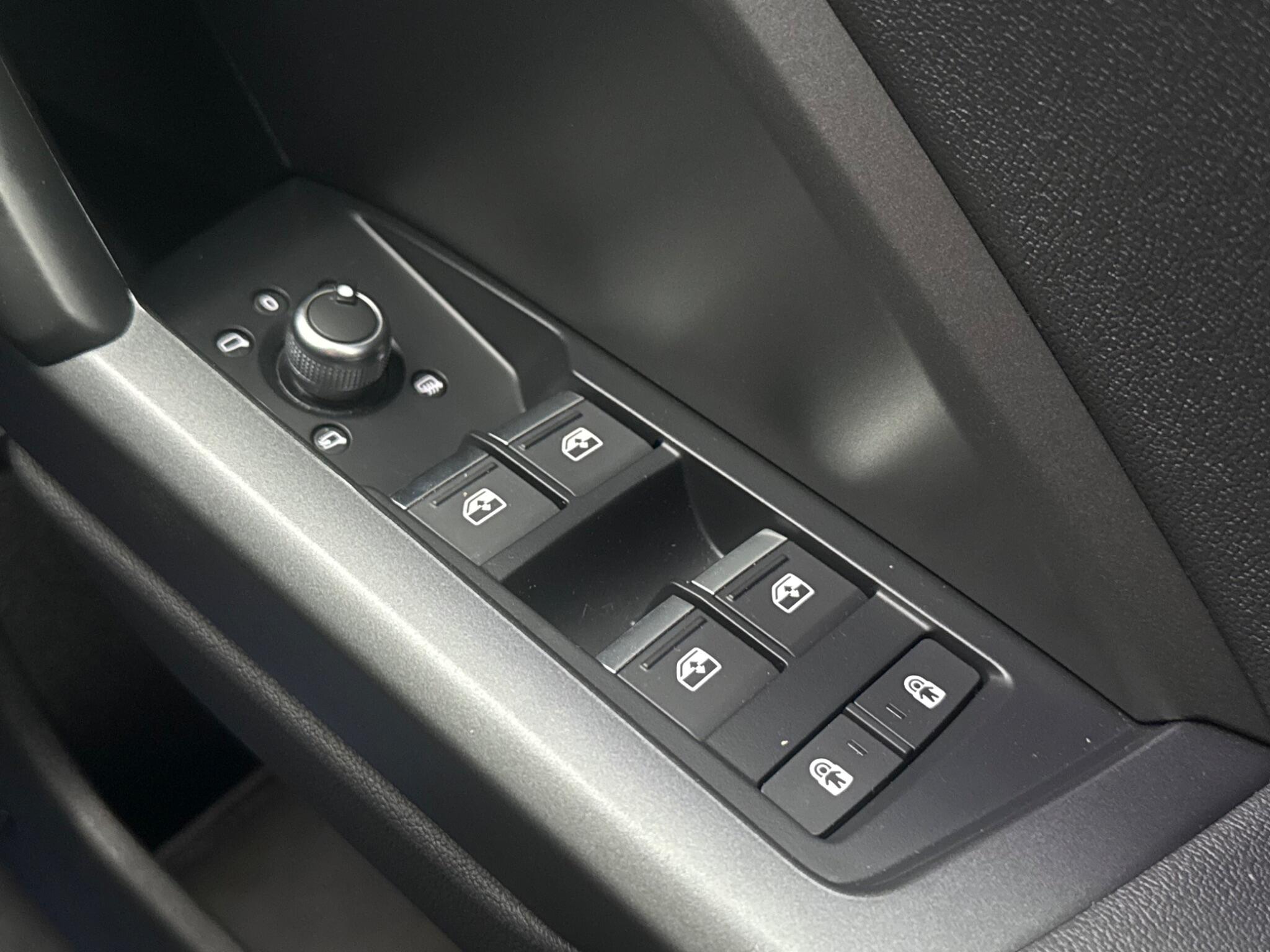 Audi Q3 view 44