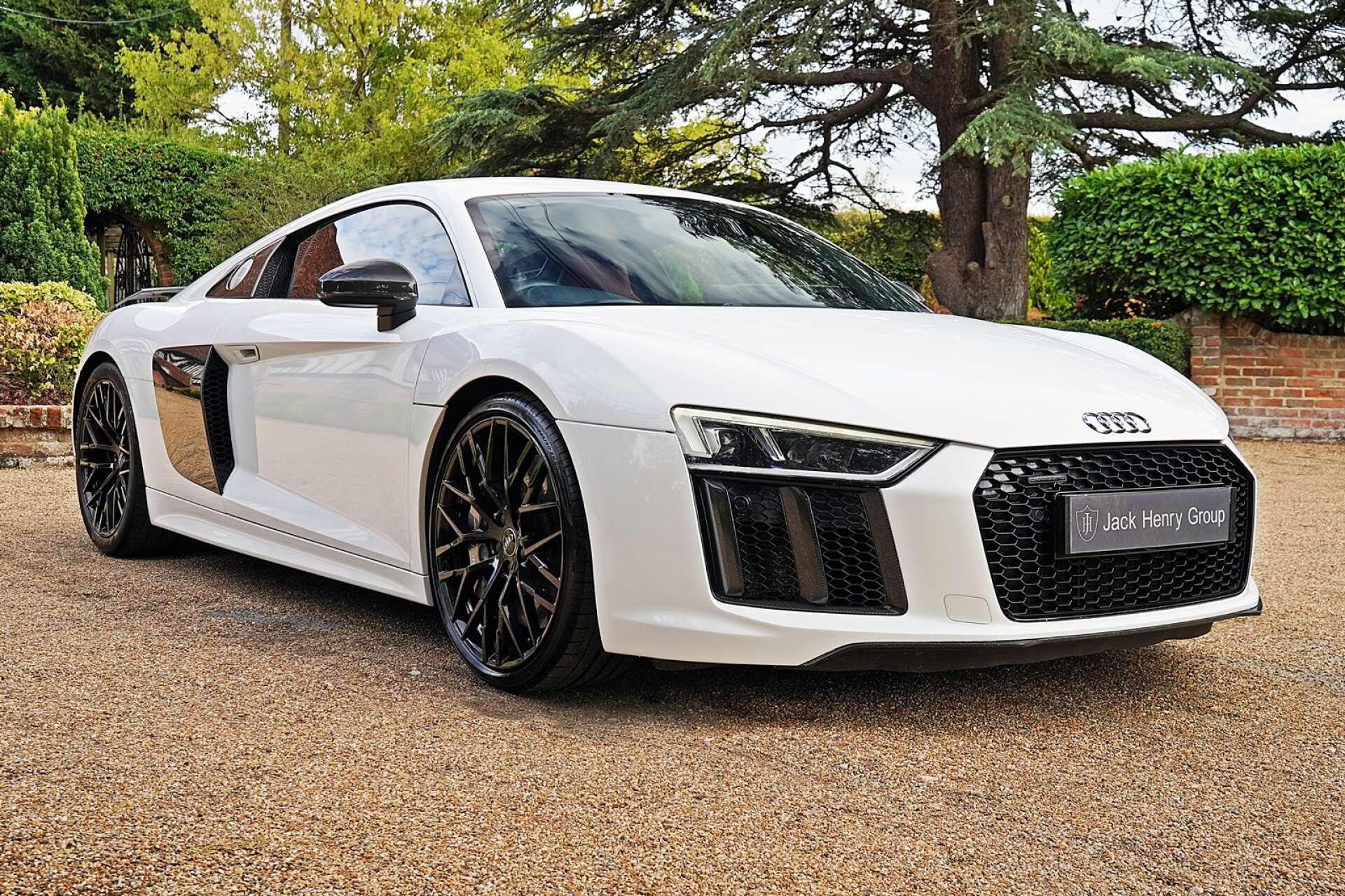 Audi R8 view 12