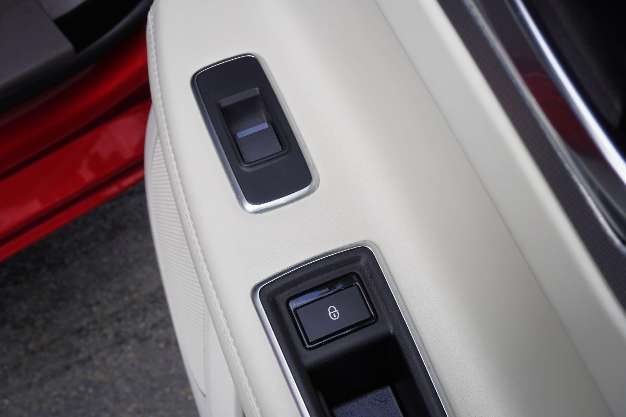 Jaguar XF view 44