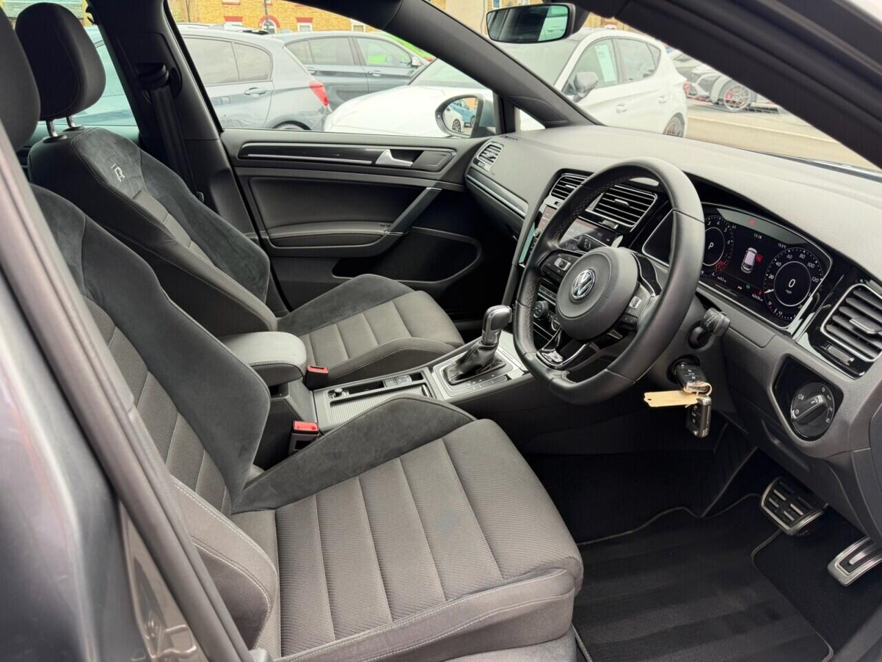 Volkswagen Golf view 20