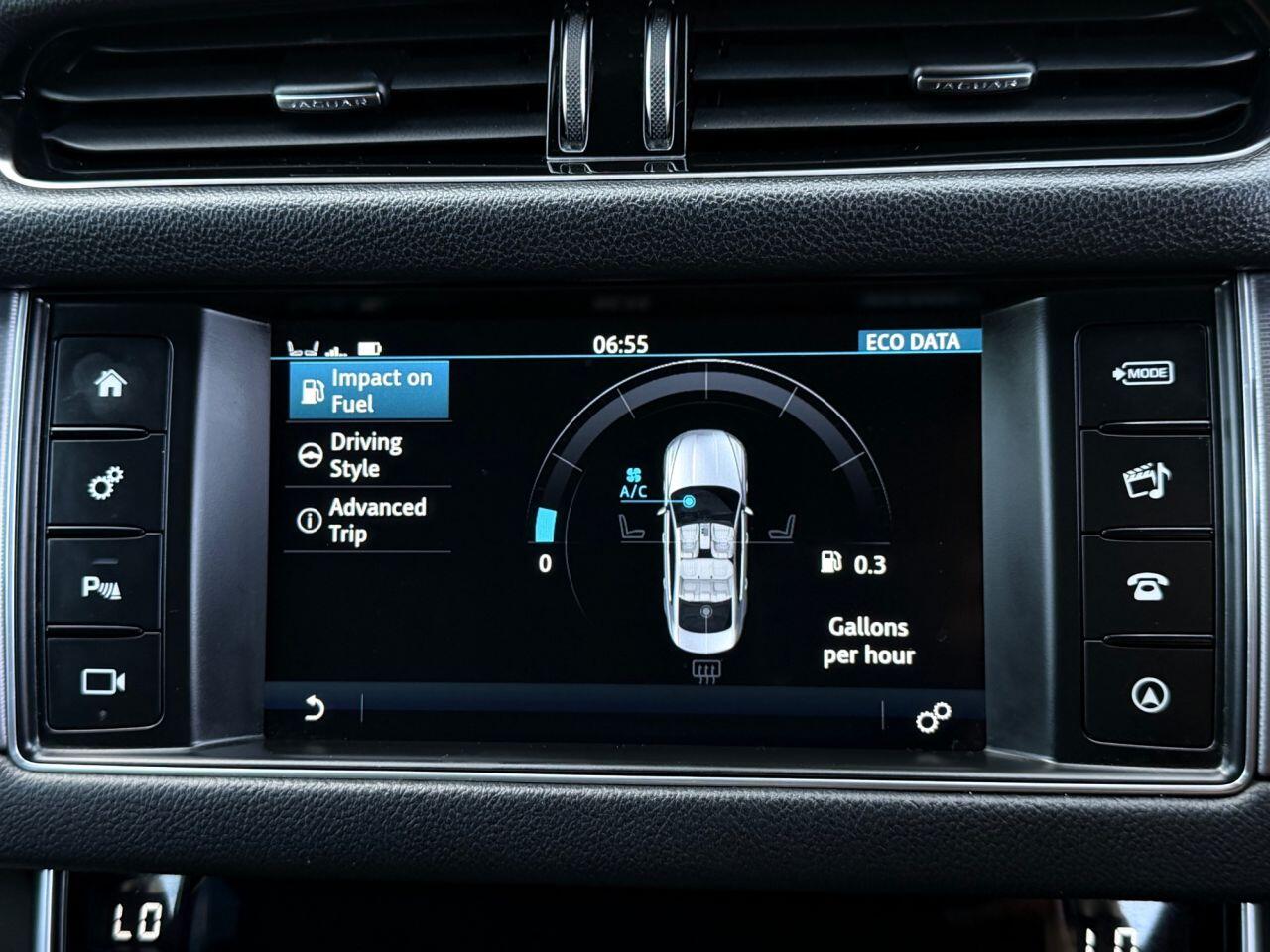 Jaguar XF view 42
