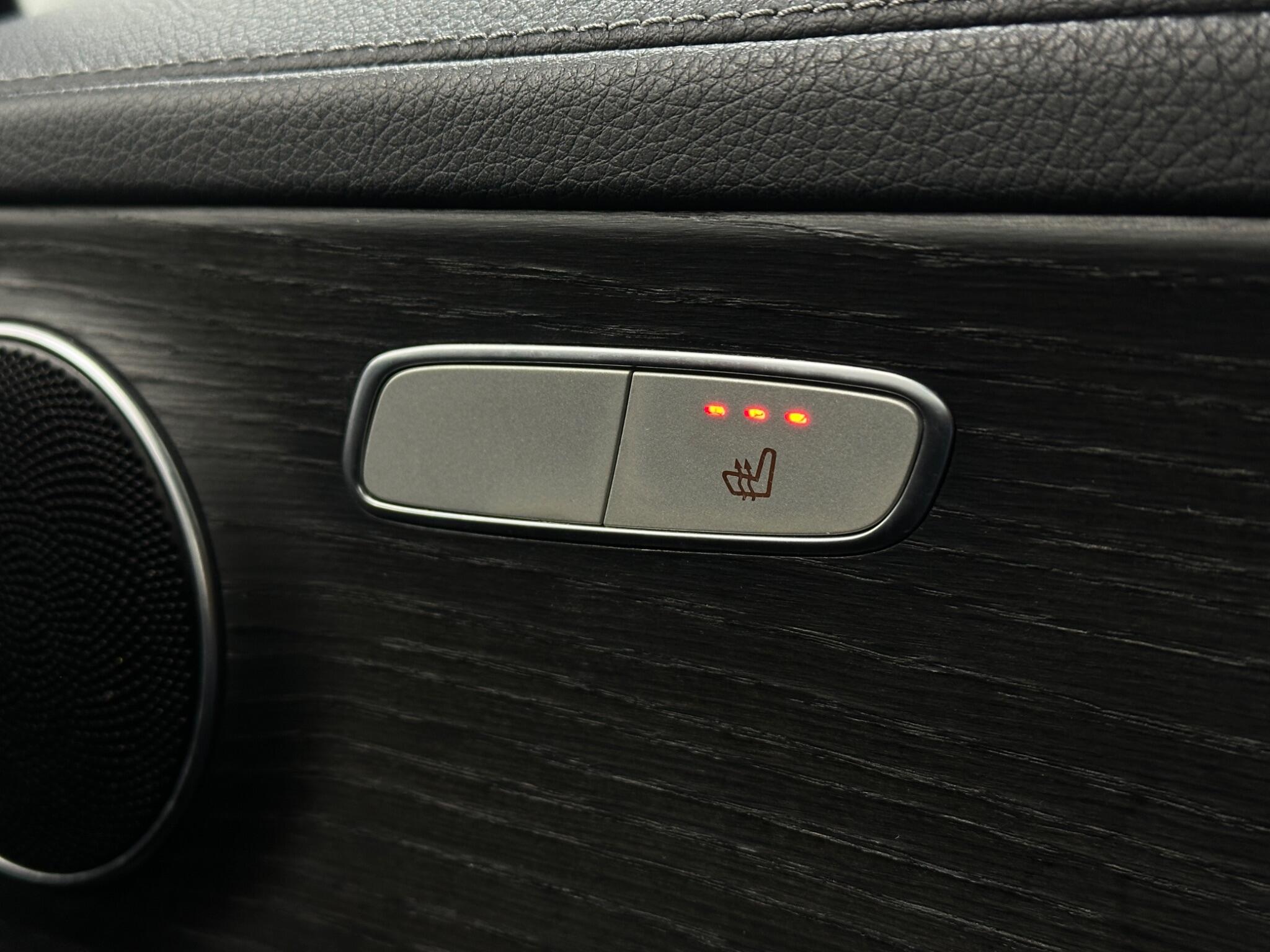 Mercedes-Benz C-Class view 19