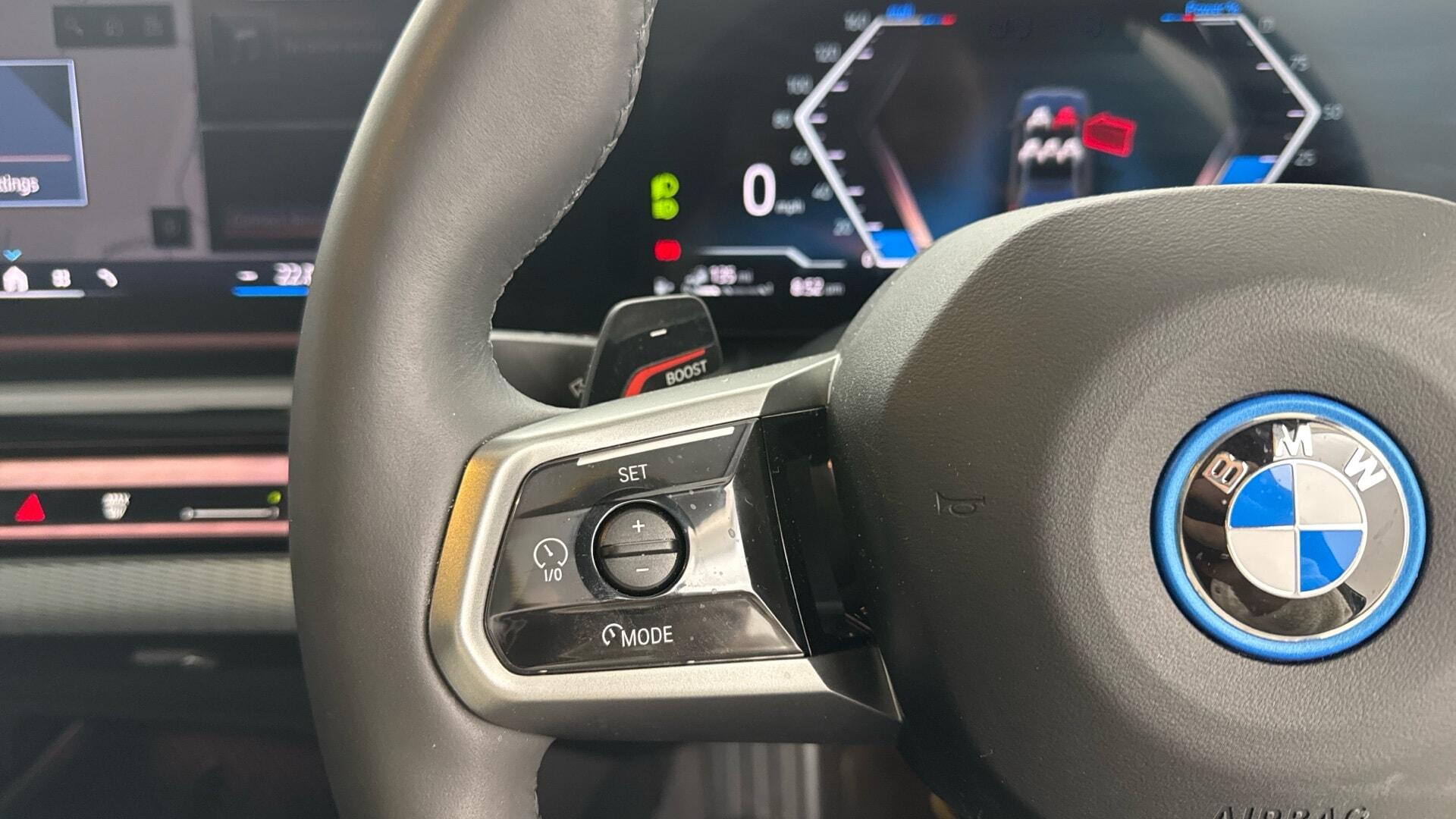 BMW 5 Series view 17