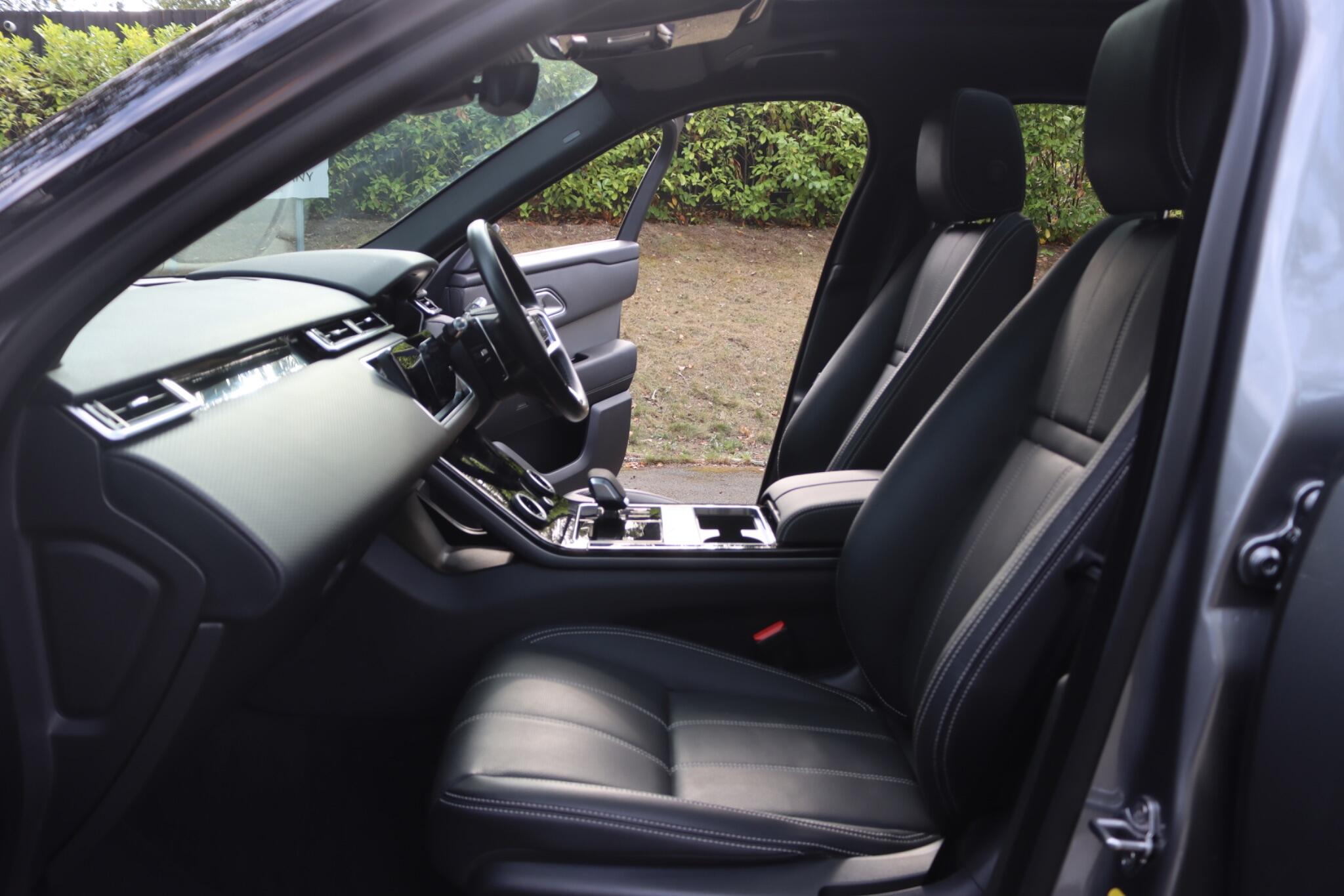 Land Rover Range Rover Velar view 3
