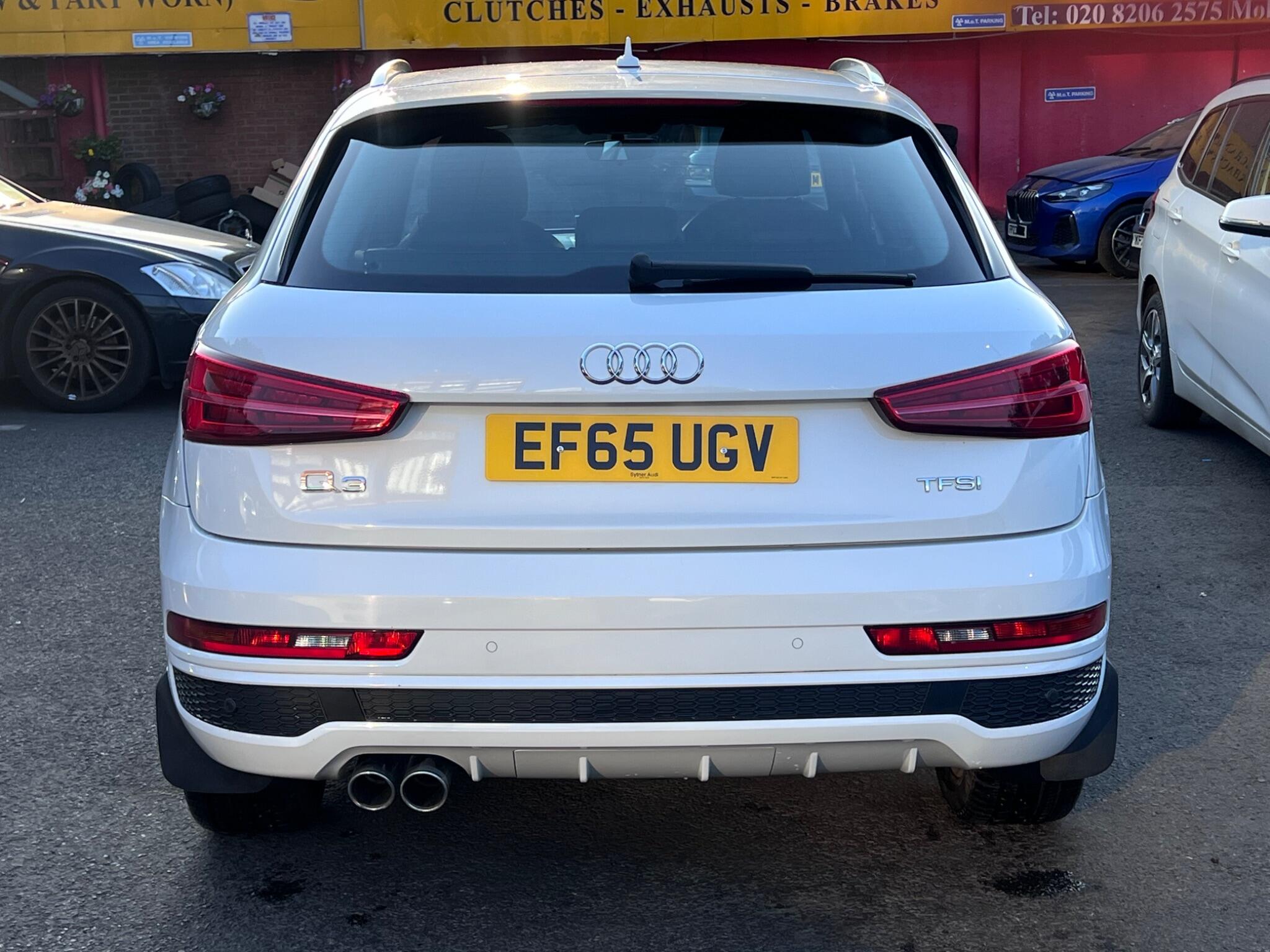 Audi Q3 view 12