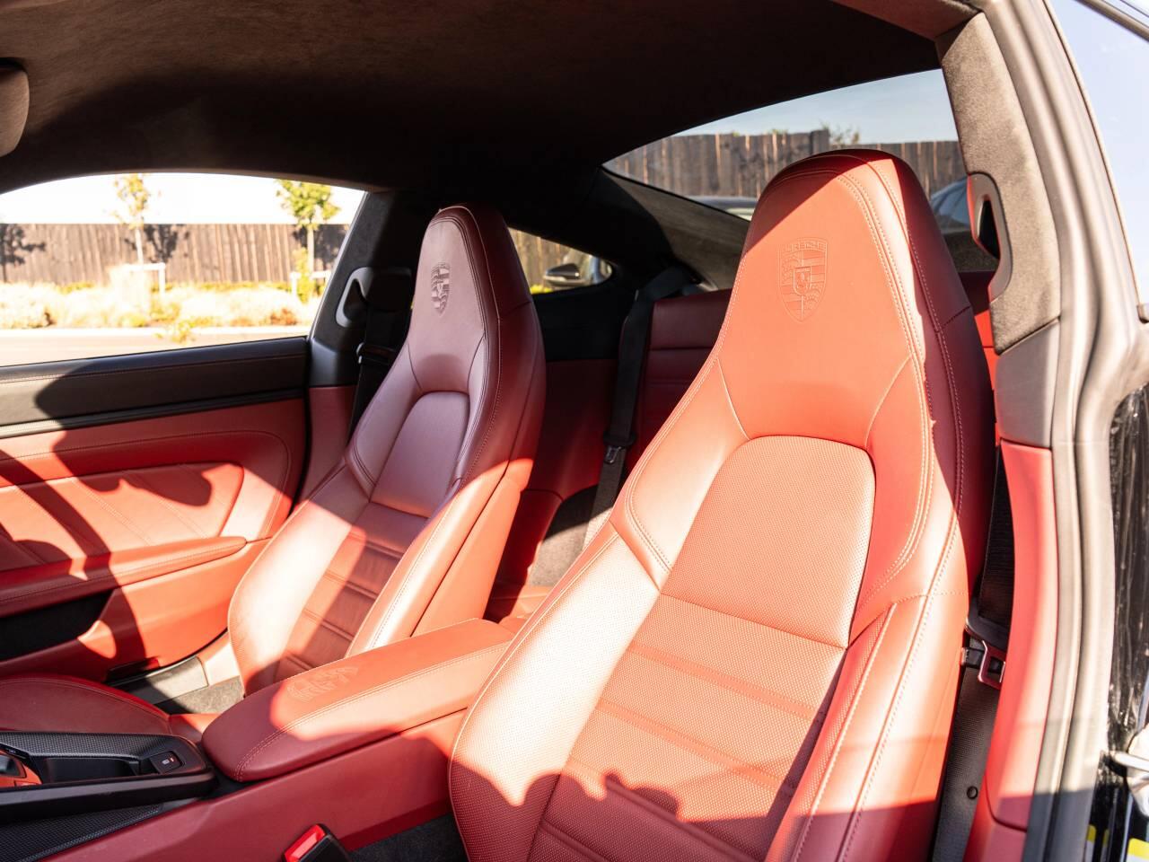 Porsche 911 view 38