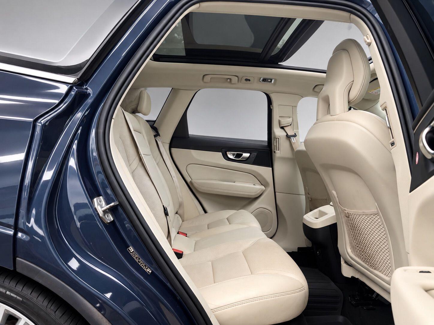 Volvo XC60 view 32