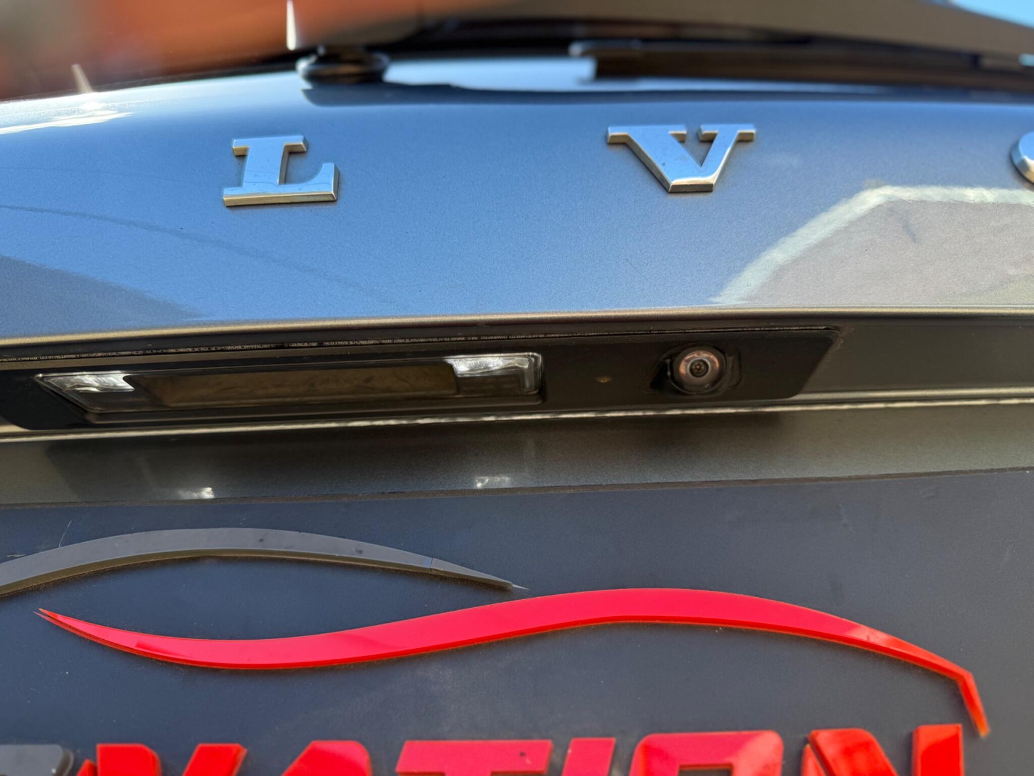 Volvo XC90 view 40