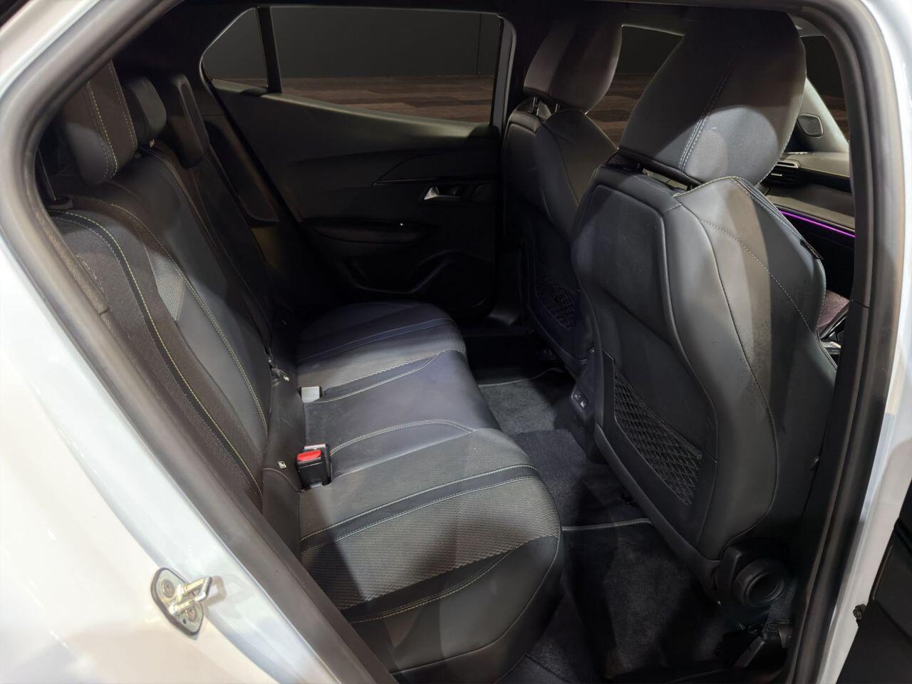 Peugeot E-2008 view 12