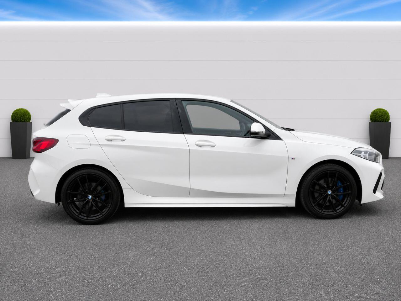 BMW 1 Series view 11