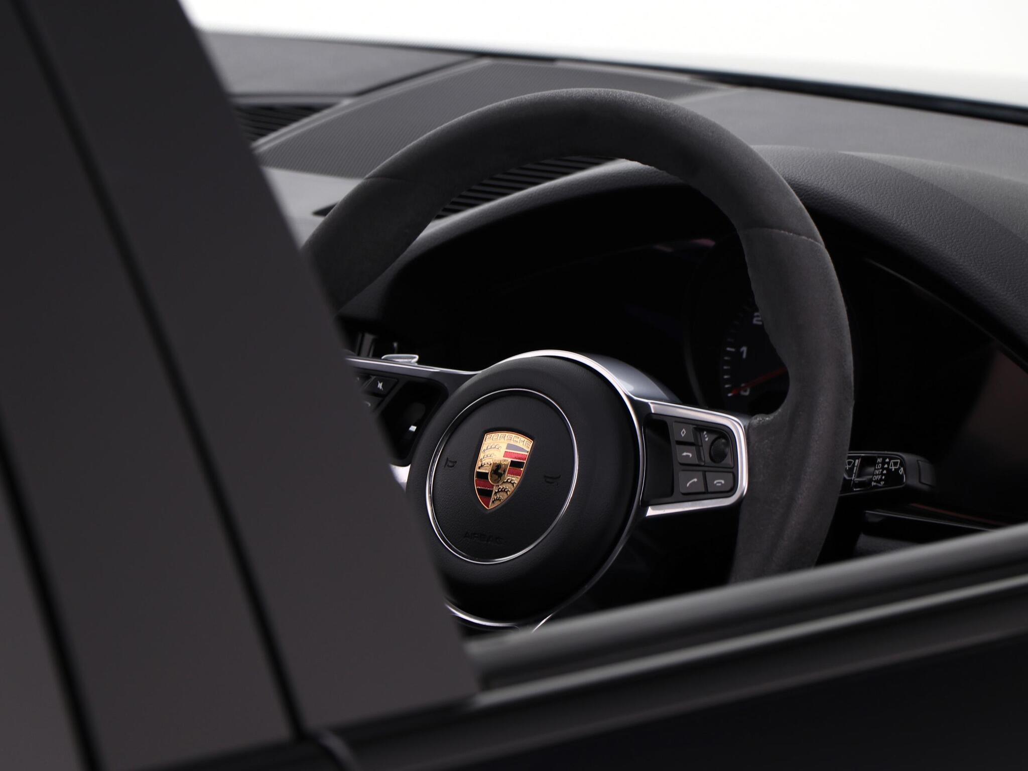 Porsche Cayenne view 36