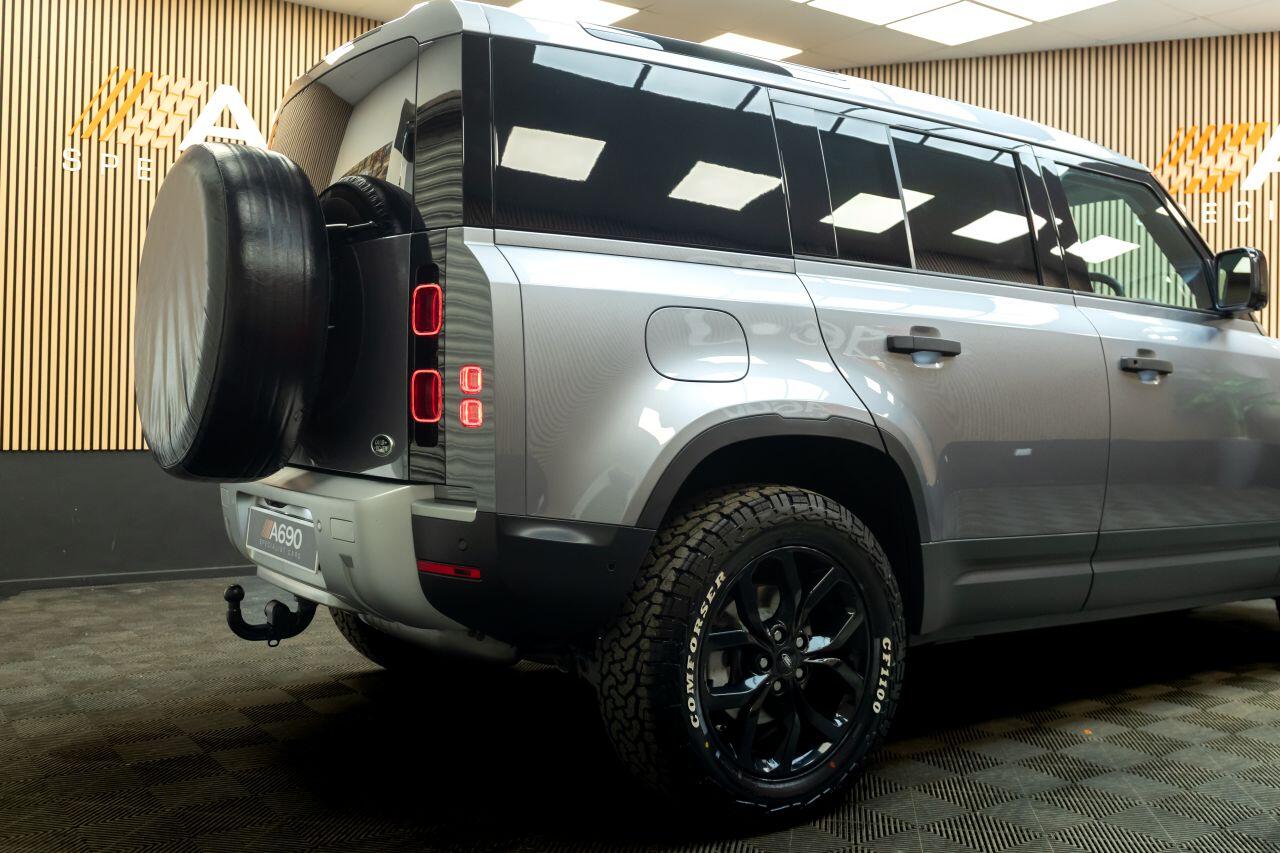 Land Rover Defender 110 view 12