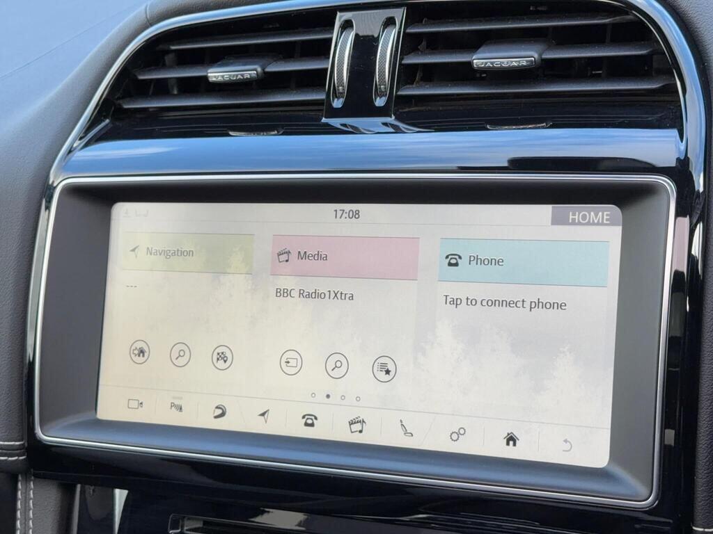 Jaguar F-Pace view 32