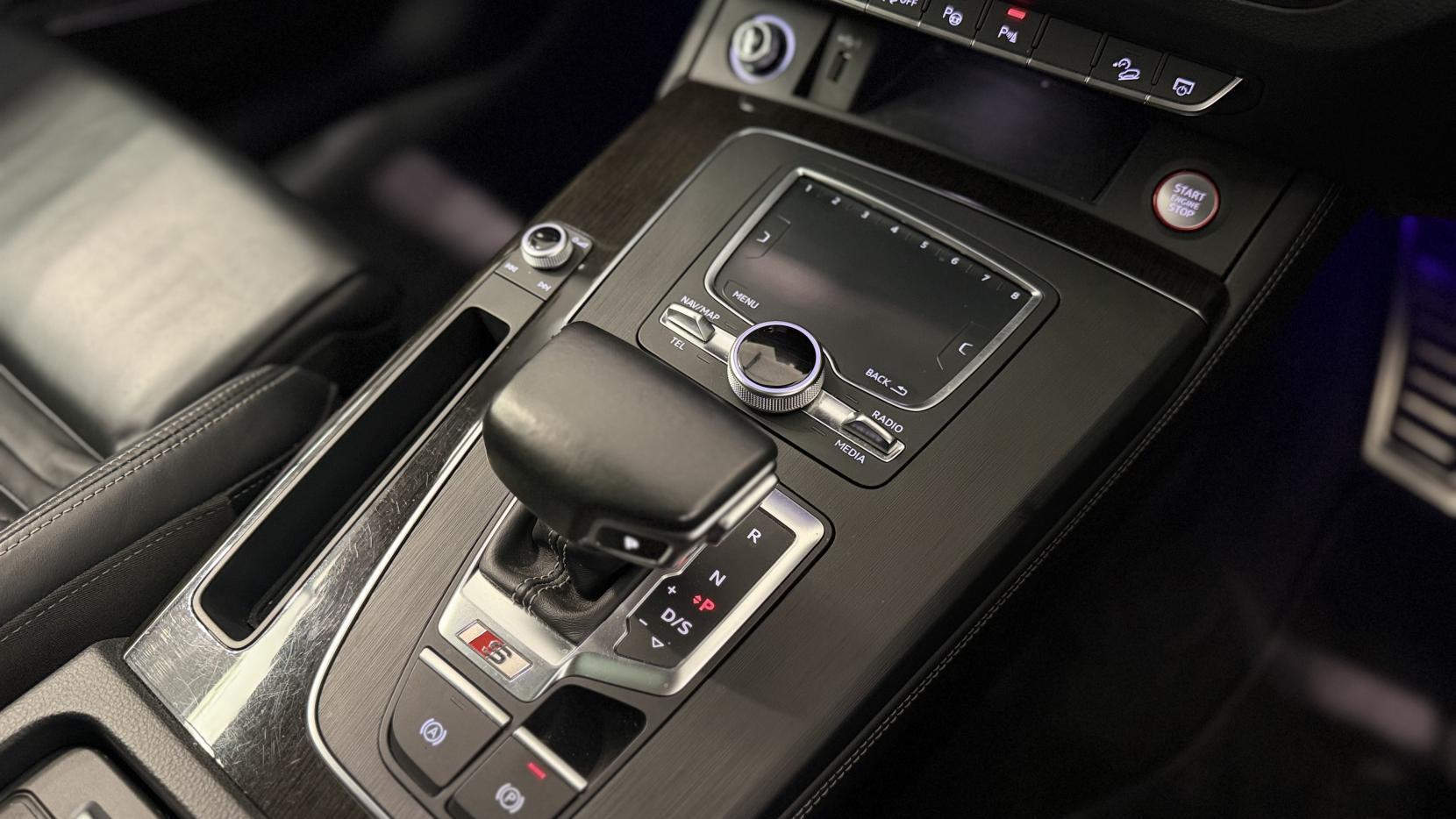 Audi SQ5 view 24