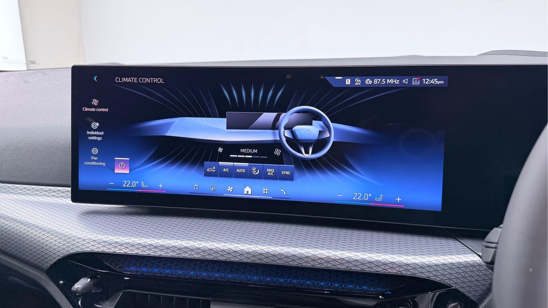 BMW i4 view 24