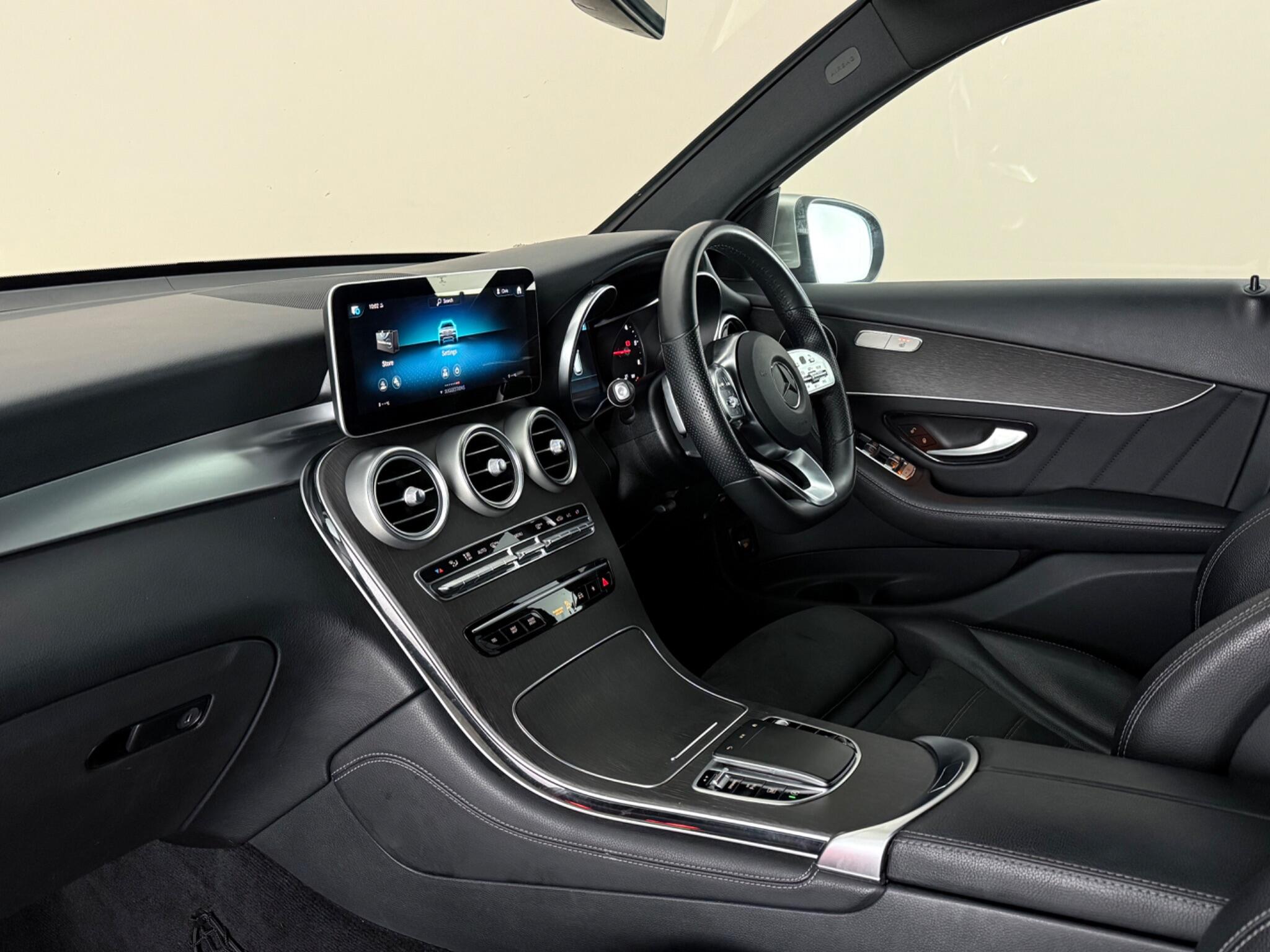 Mercedes-Benz GLC view 4