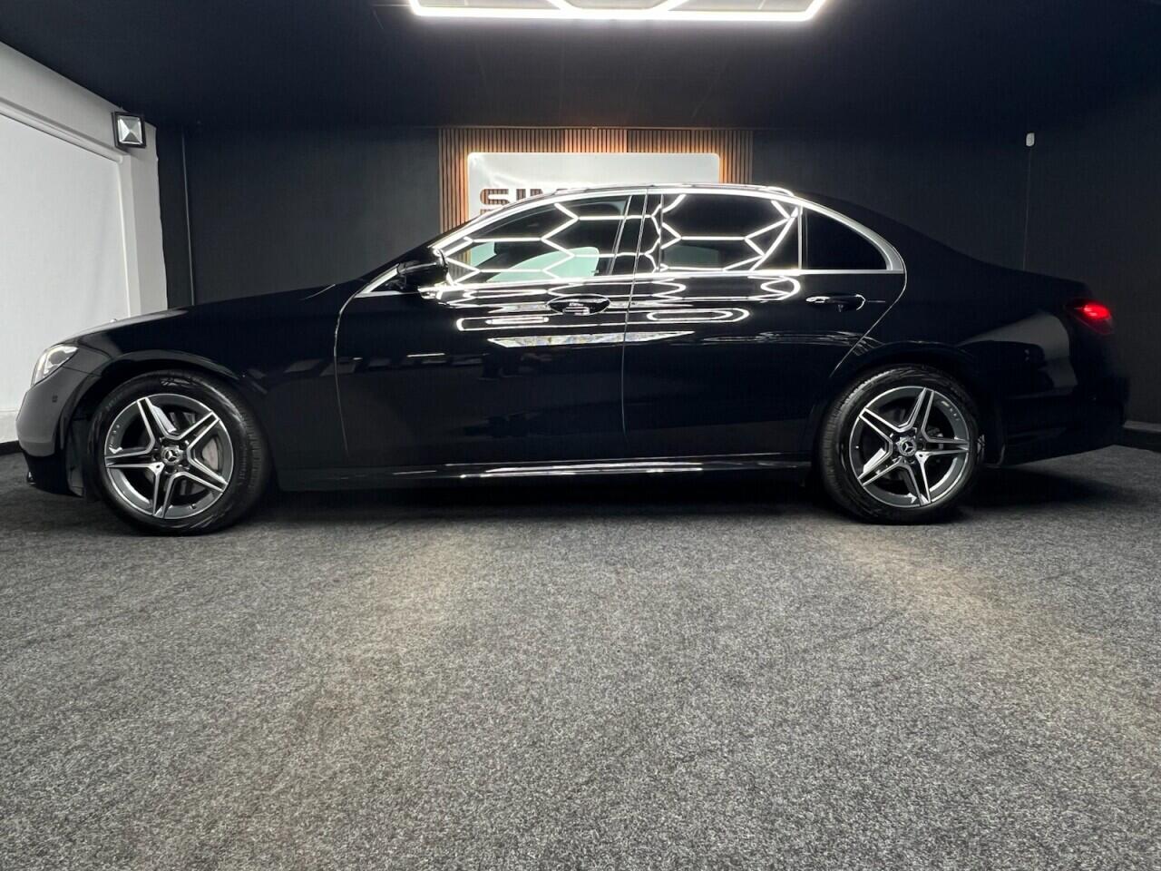 Mercedes-Benz E-Class view 4